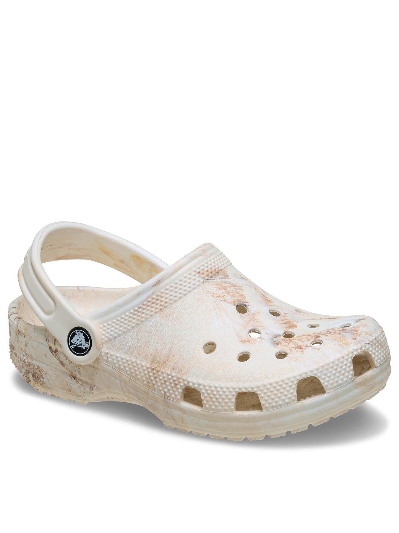 crocs-classic-watercolor-marbled-clog-k-brownstillFront