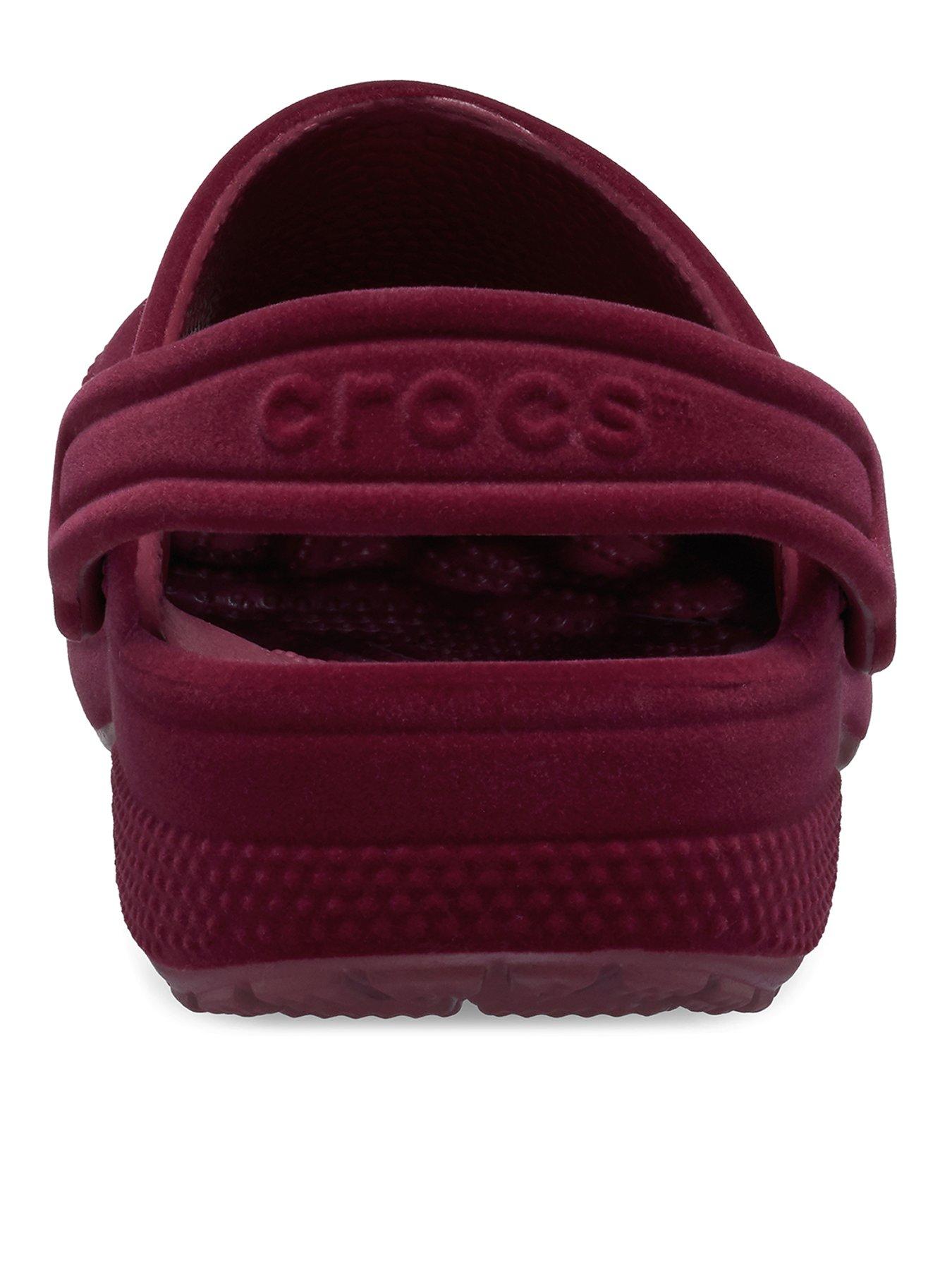 crocs-classic-velvet-clog-k-redback
