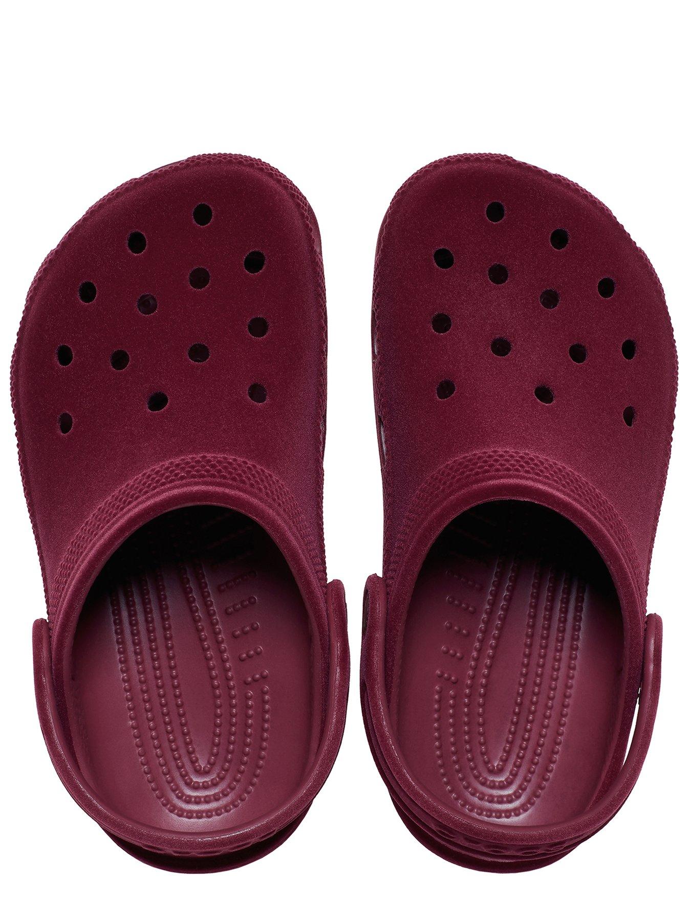 crocs-classic-velvet-clog-k-redoutfit
