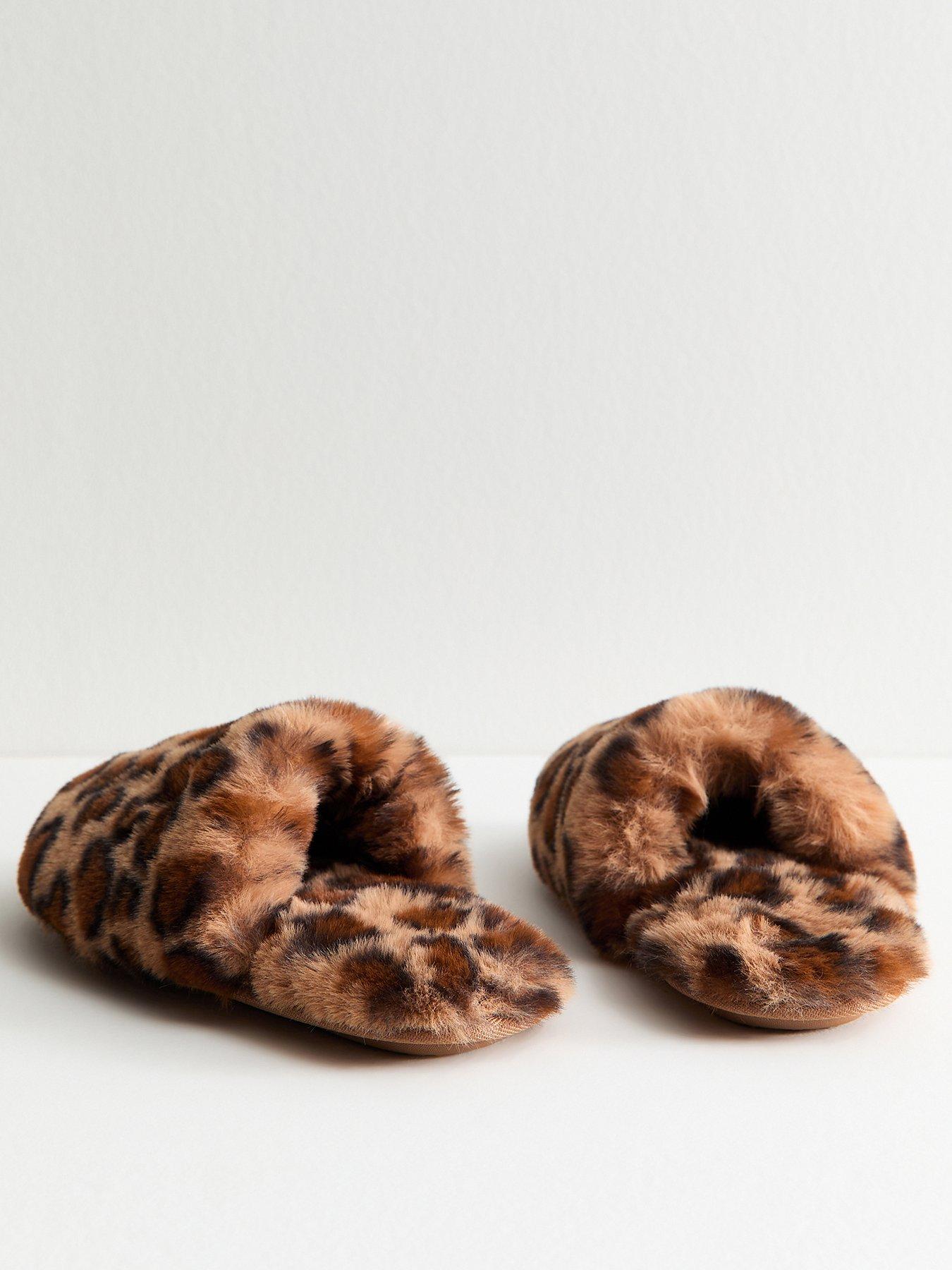 new-look-stone-leopard-print-faux-fur-slippersback