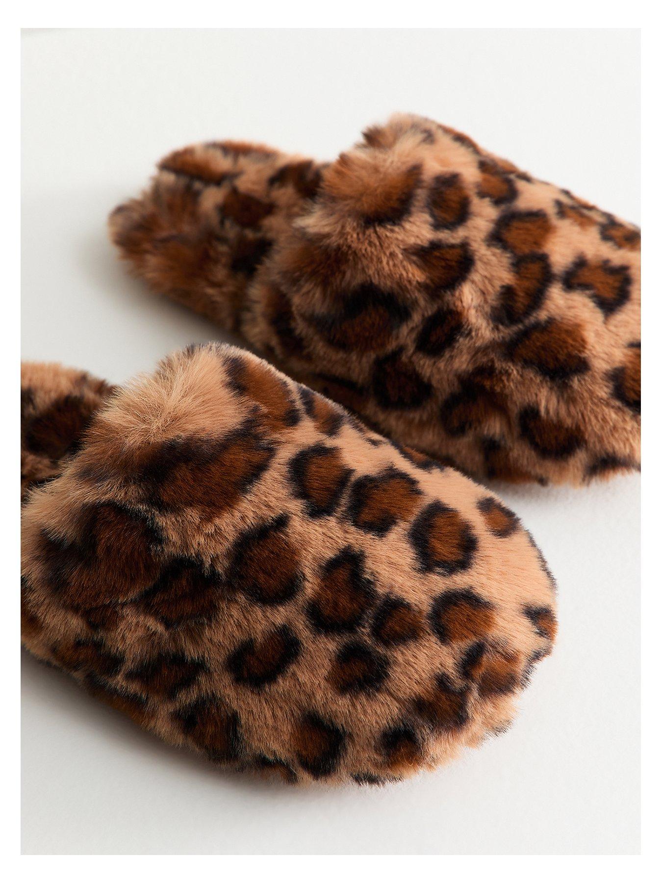 new-look-stone-leopard-print-faux-fur-slippersdetail