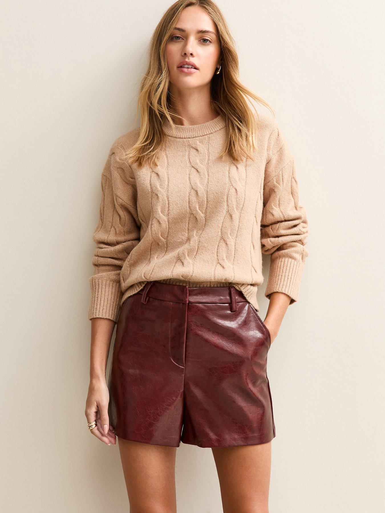 New Look Cracked Texture Faux Leather Shorts - Dark Burgundy