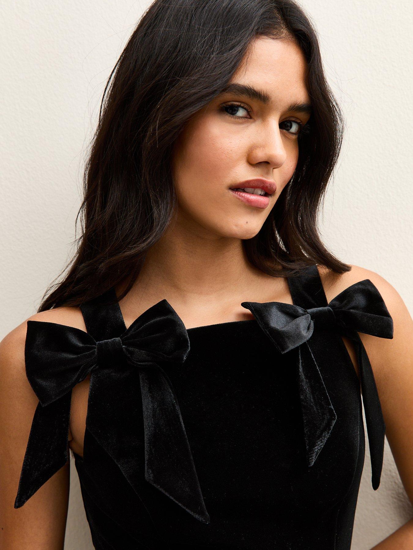 new-look-black-velvet-bow-applique-shift-mini-dressoutfit