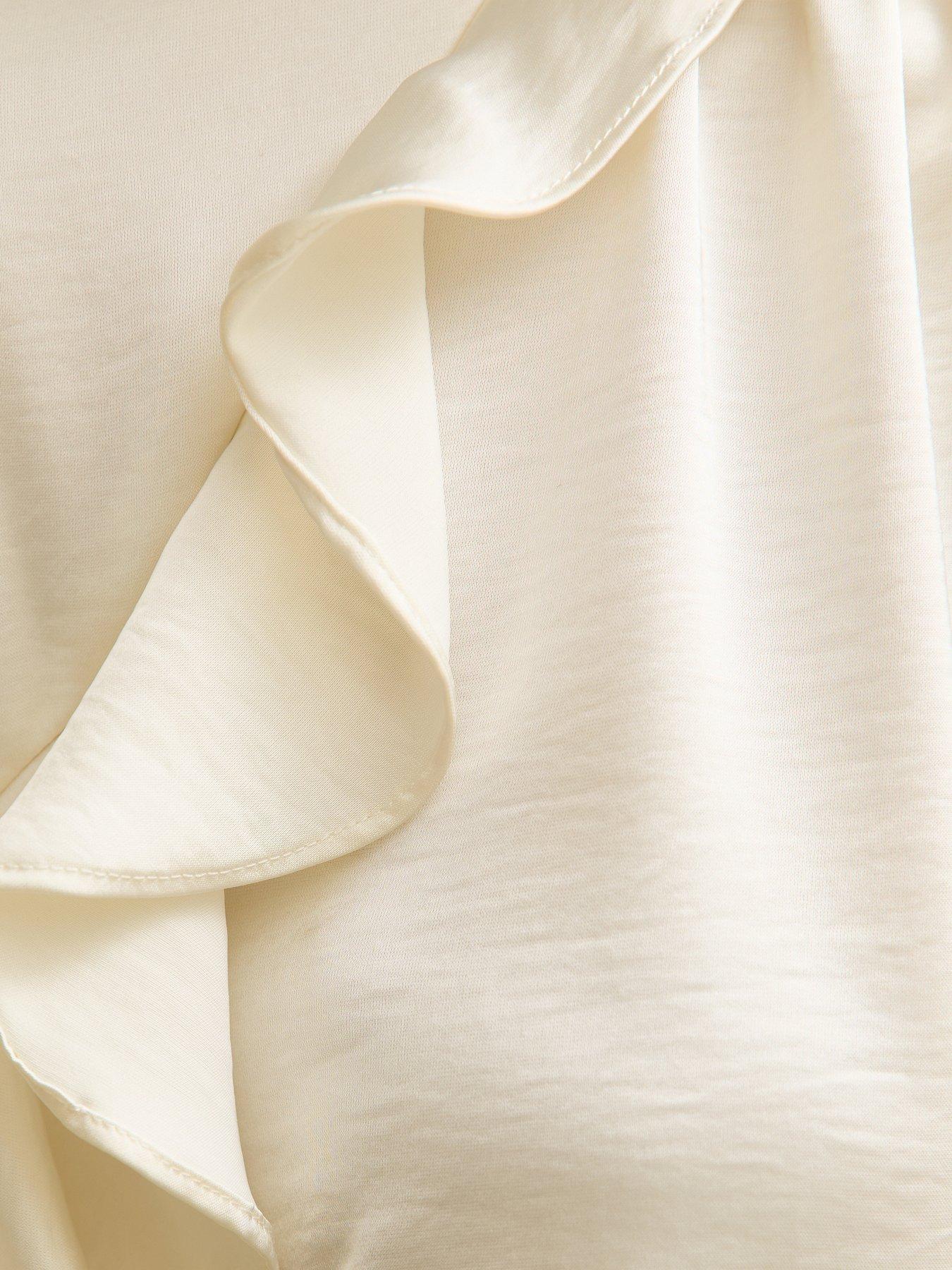 new-look-off-white-satin-frill-raglan-blousedetail