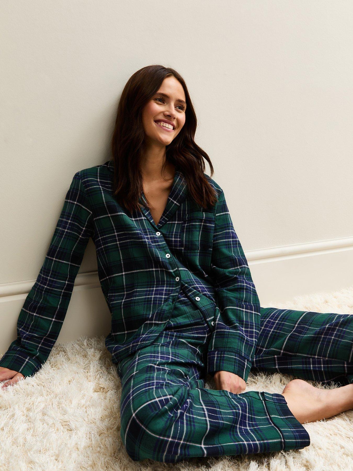 Image 3 of 6 of New Look Woven Check Pattern Revere Collar Pyjama Set - Green