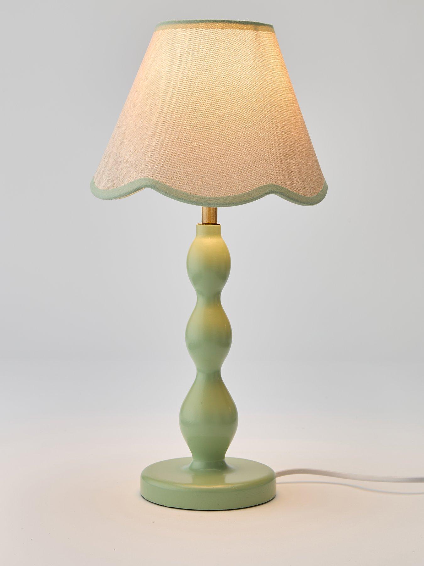 the-very-collection-wiggle-scallop-table-greenback