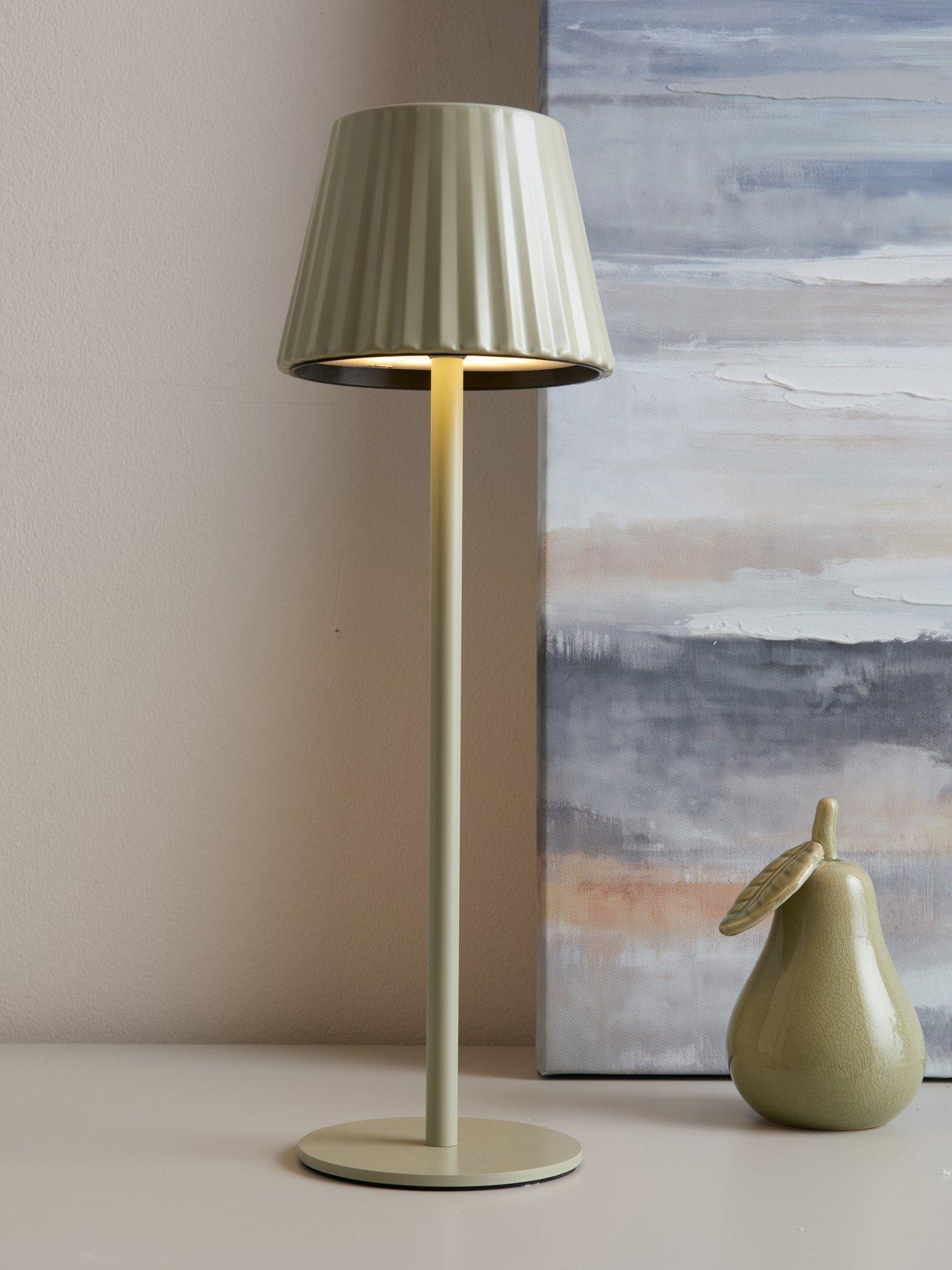 the-very-collection-rechargeable-table-lamp-with-ribbed-shadefront