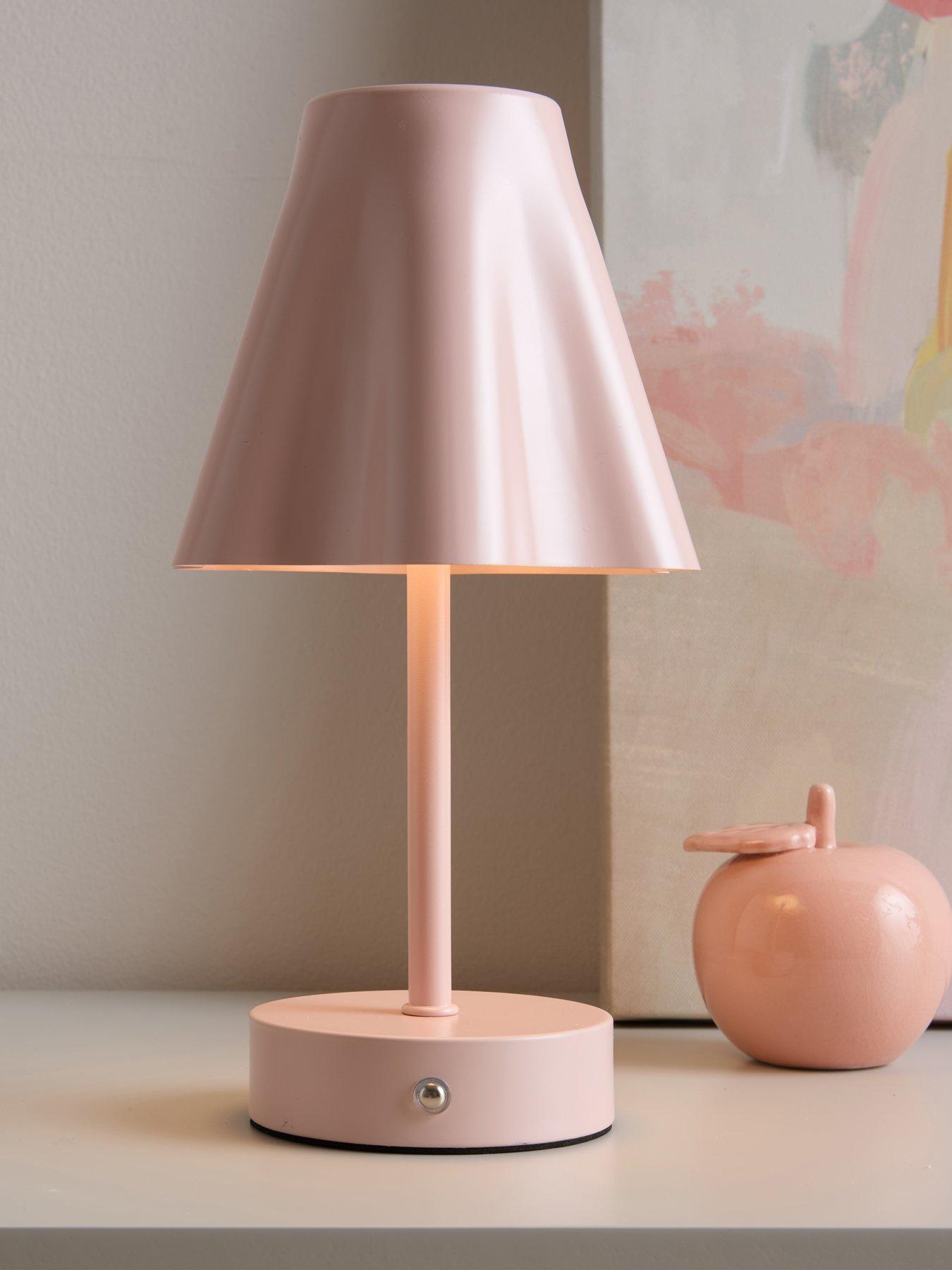 the-very-collection-rechargeable-table-lamp-with-fluted-shadefront