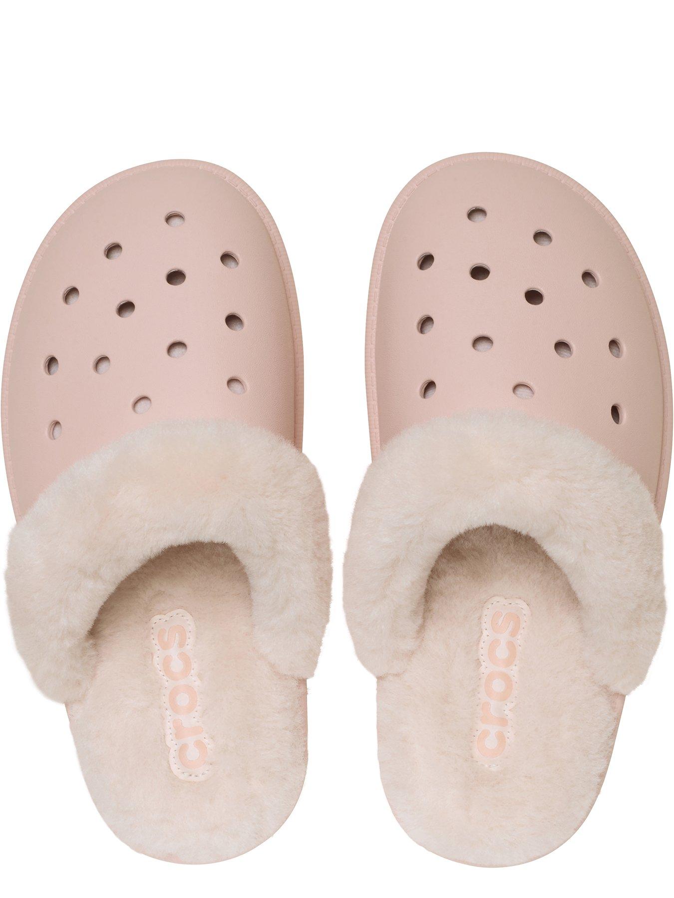 crocs-classic-fuzz-scuff-quartz-pinkoutfit