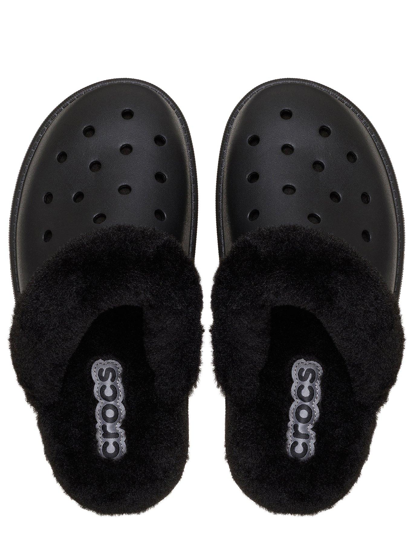 crocs-classic-fuzz-scuff-blackoutfit