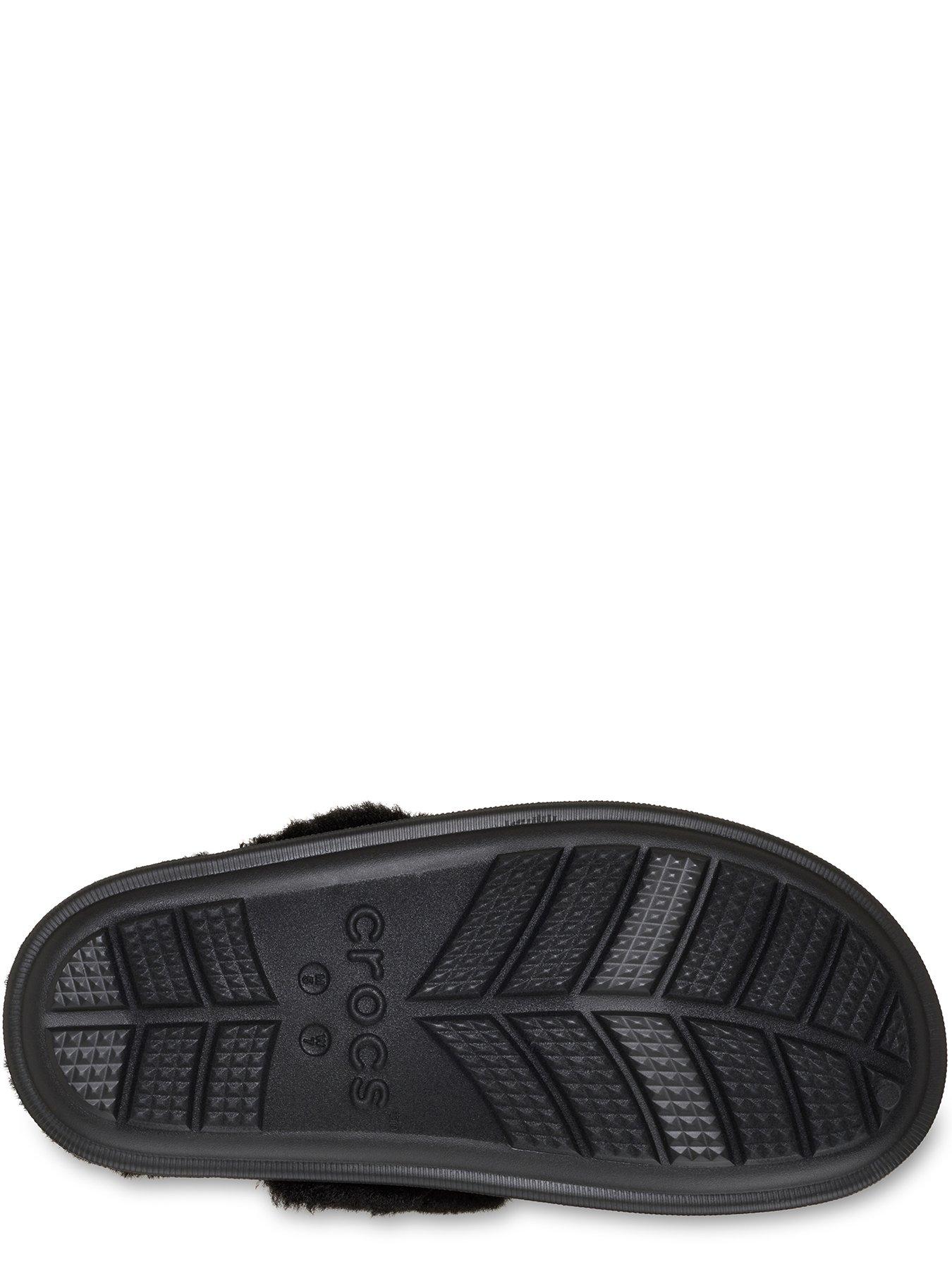 crocs-classic-fuzz-scuff-blackdetail