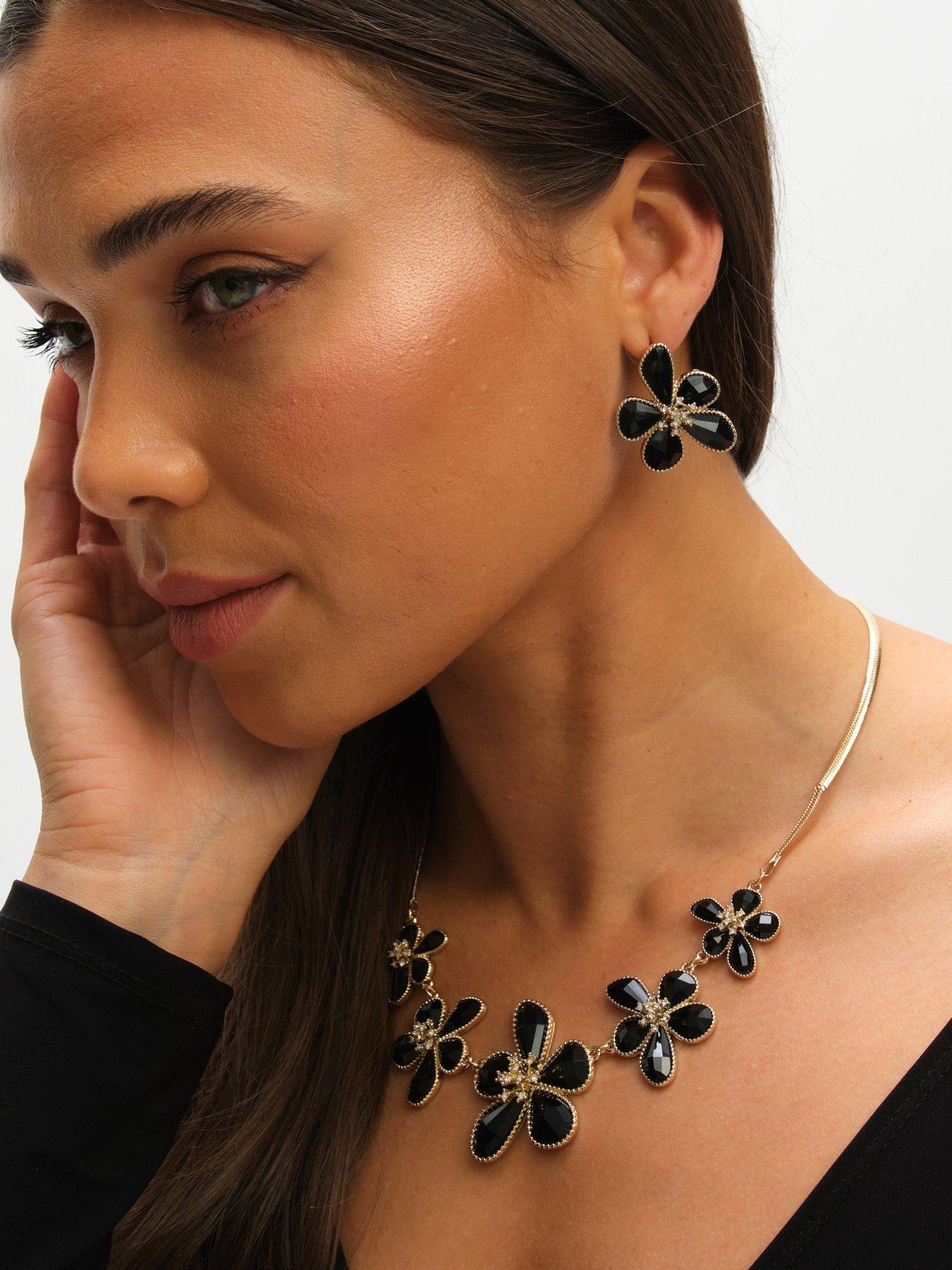 mood-mood-gold-jet-glass-facet-flower-stud-earringsstillFront