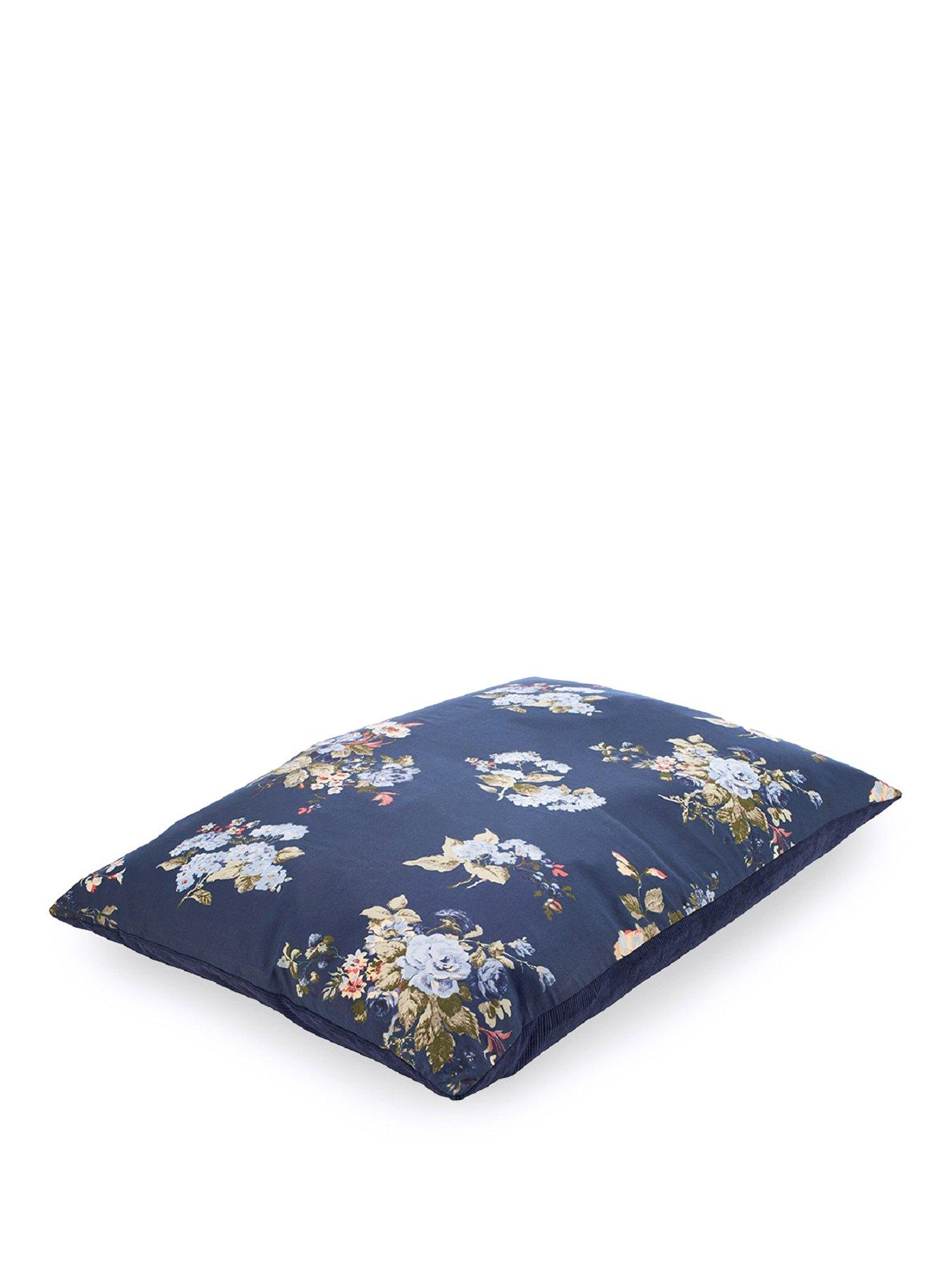laura-ashley-rosemore-deep-mattress-dog-bedstillFront