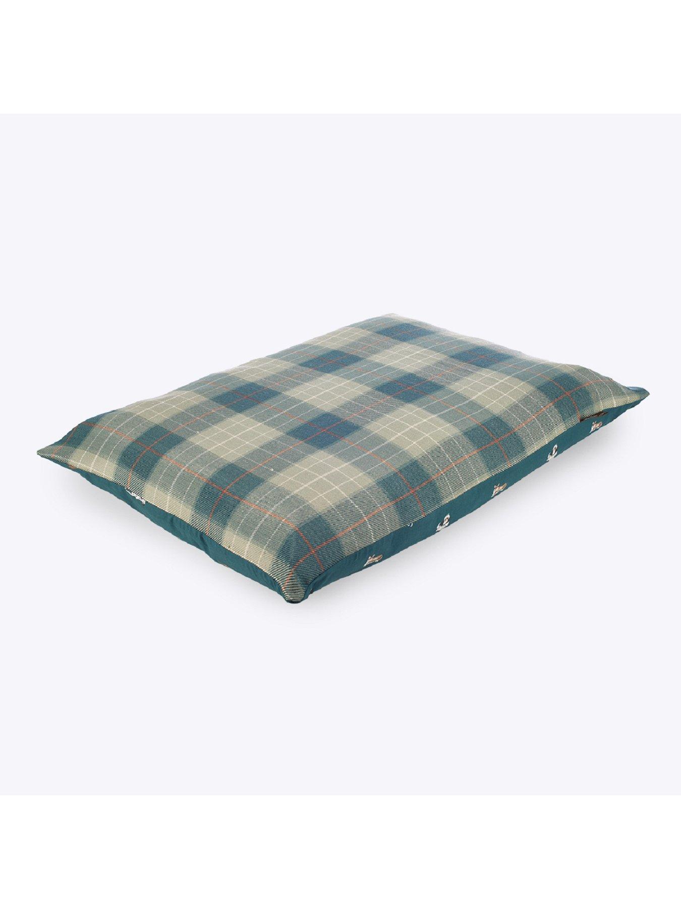 laura-ashley-park-dogs-deep-mattress-dog-bedoutfit