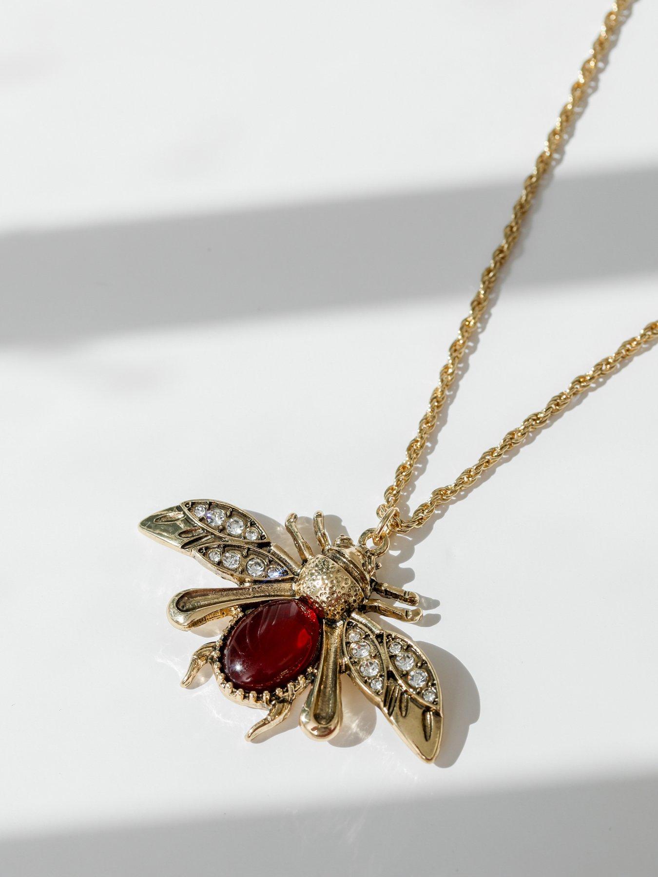 mood-gold-twisted-rope-insect-long-pendantoutfit