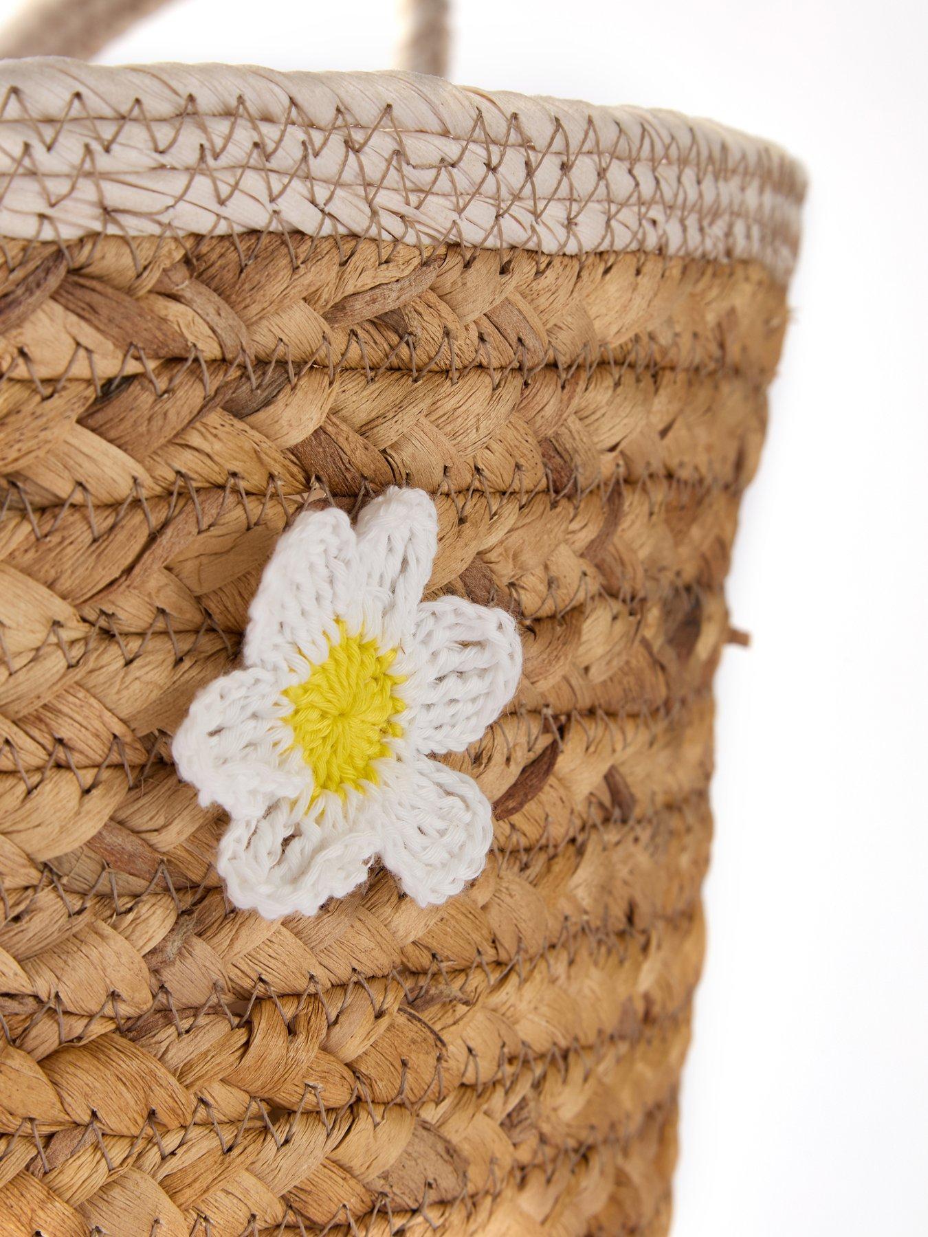 the-very-collection-daisy-embroidered-basketoutfit