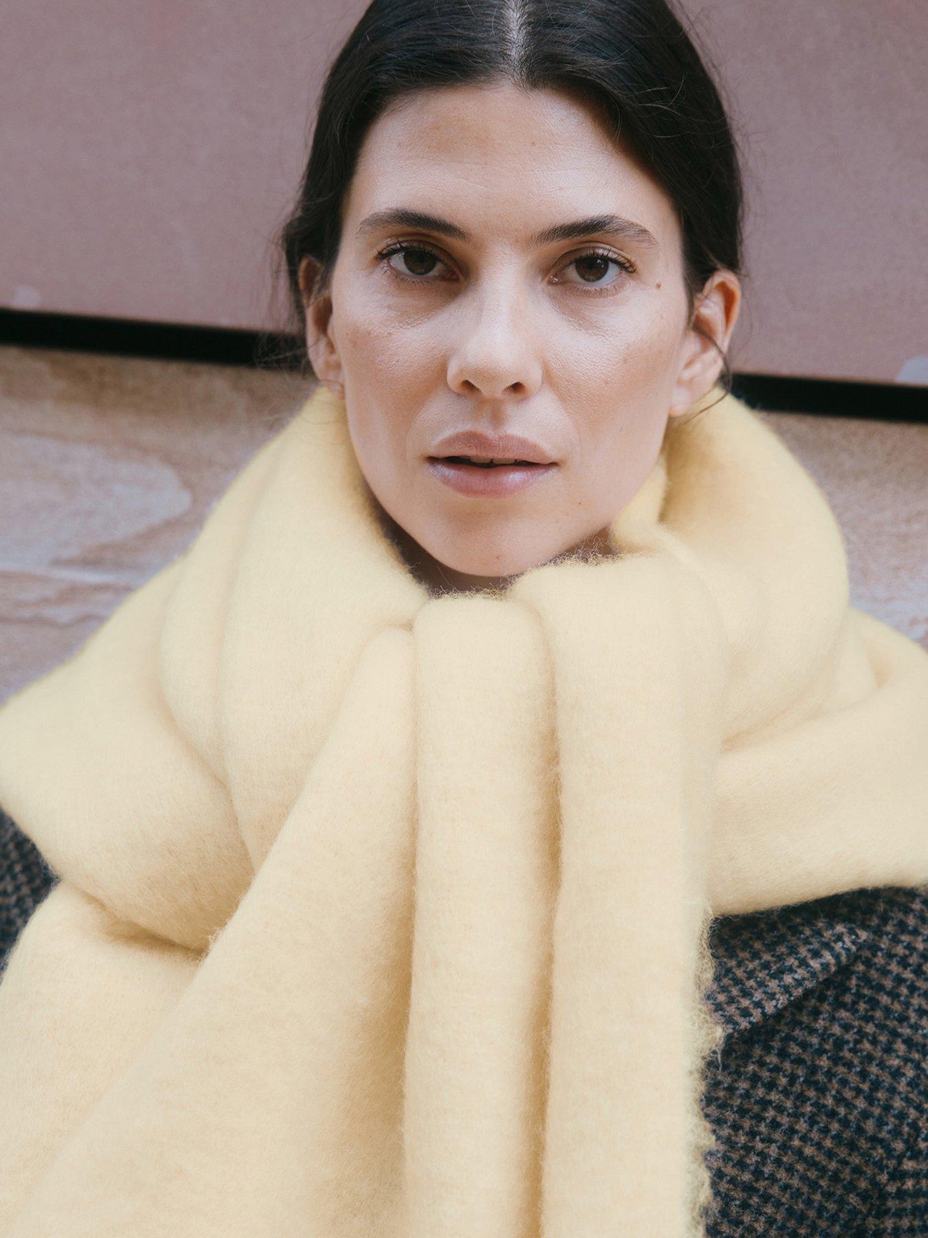 albaray-fluffy-scarf-butter-yellowstillFront