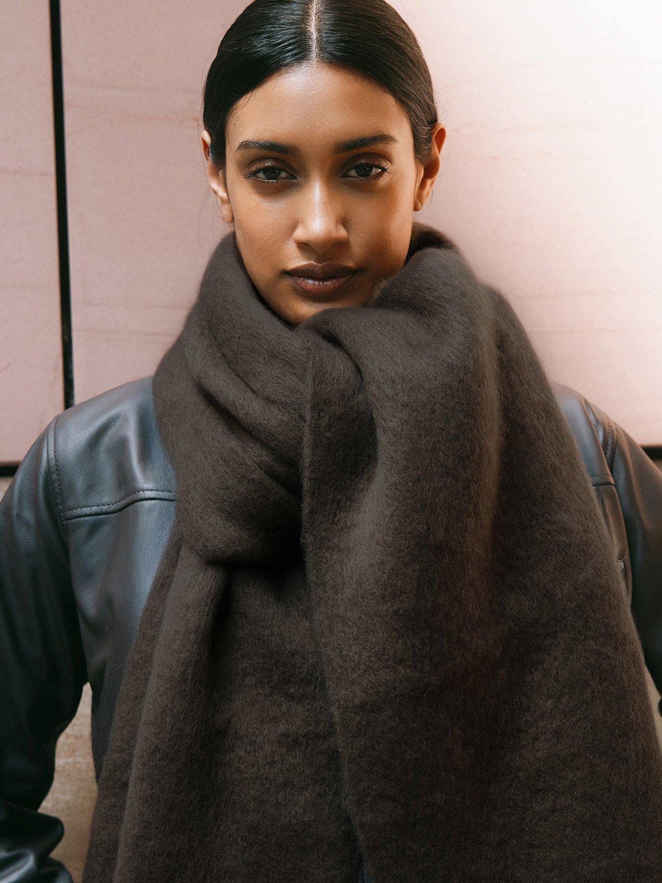 Albaray Fluffy Scarf Chocolate