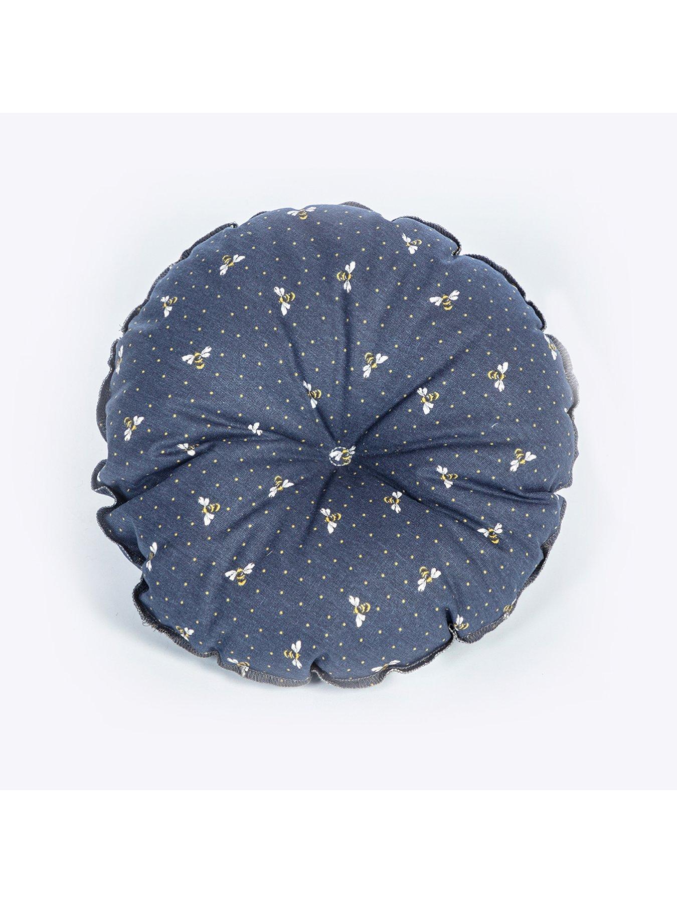 Image 3 of 3 of FatFace Spotty Bees Cat Cosy Bed