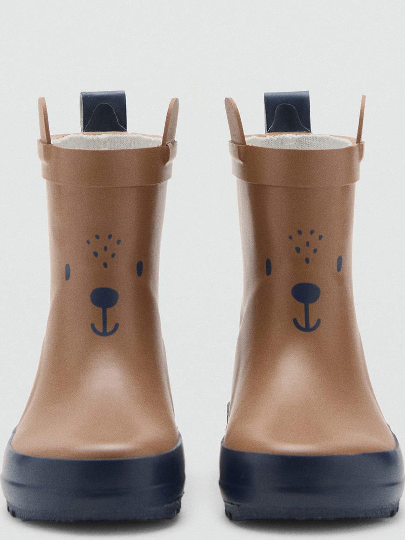 mango-younger-boys-bear-face-wellies-brownoutfit