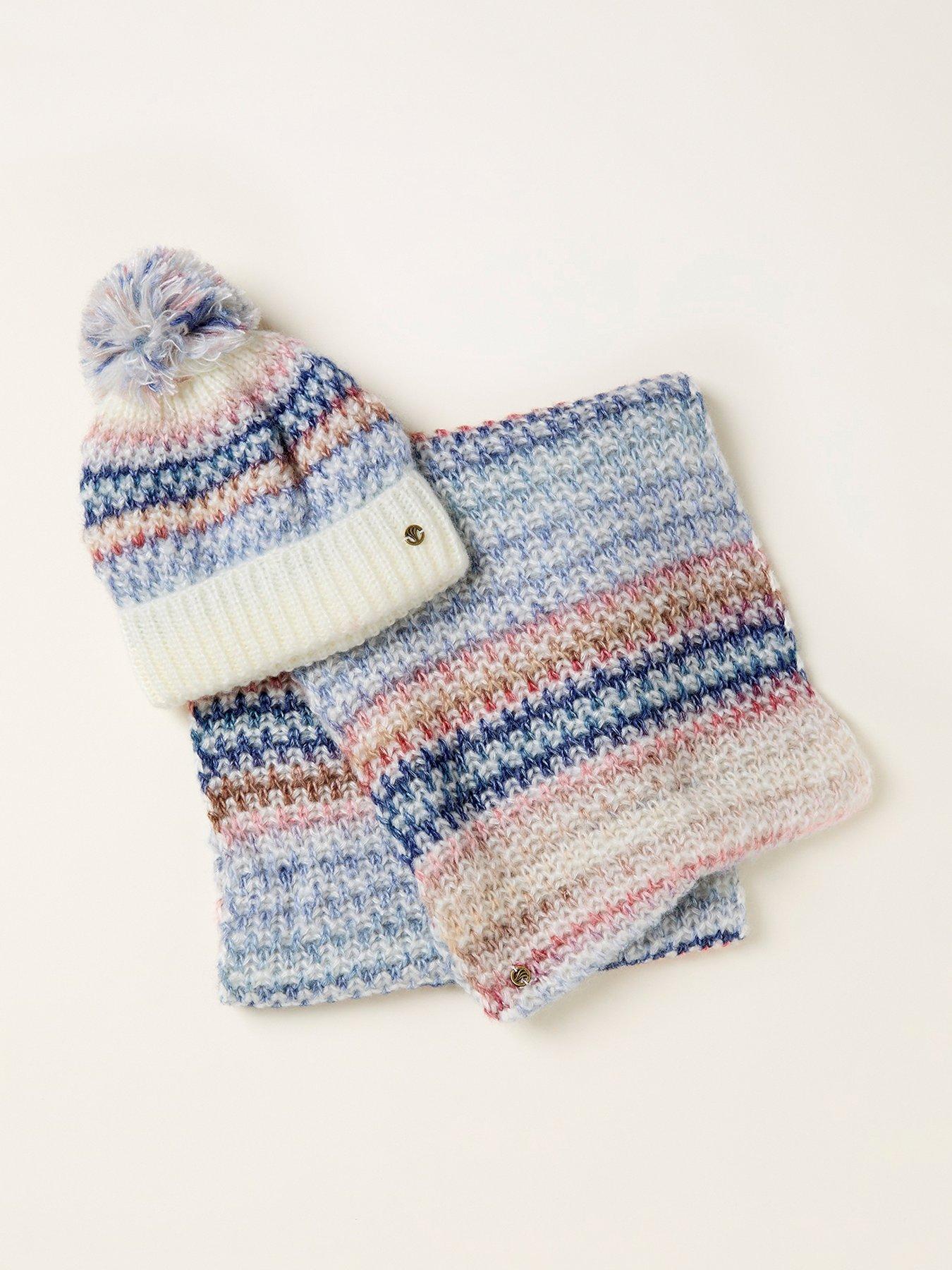 fatface-bobble-hat-and-snood-gift-set-bluefront