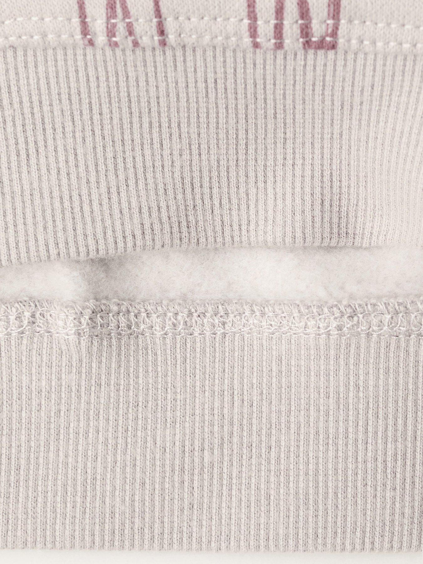 mango-younger-boys-giraffe-print-co-ord-sweatshirt-beigeoutfit