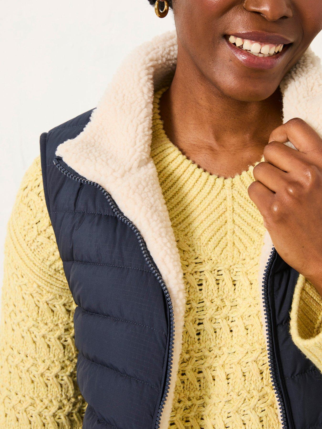 fatface-luna-reversible-gilet-navyoutfit