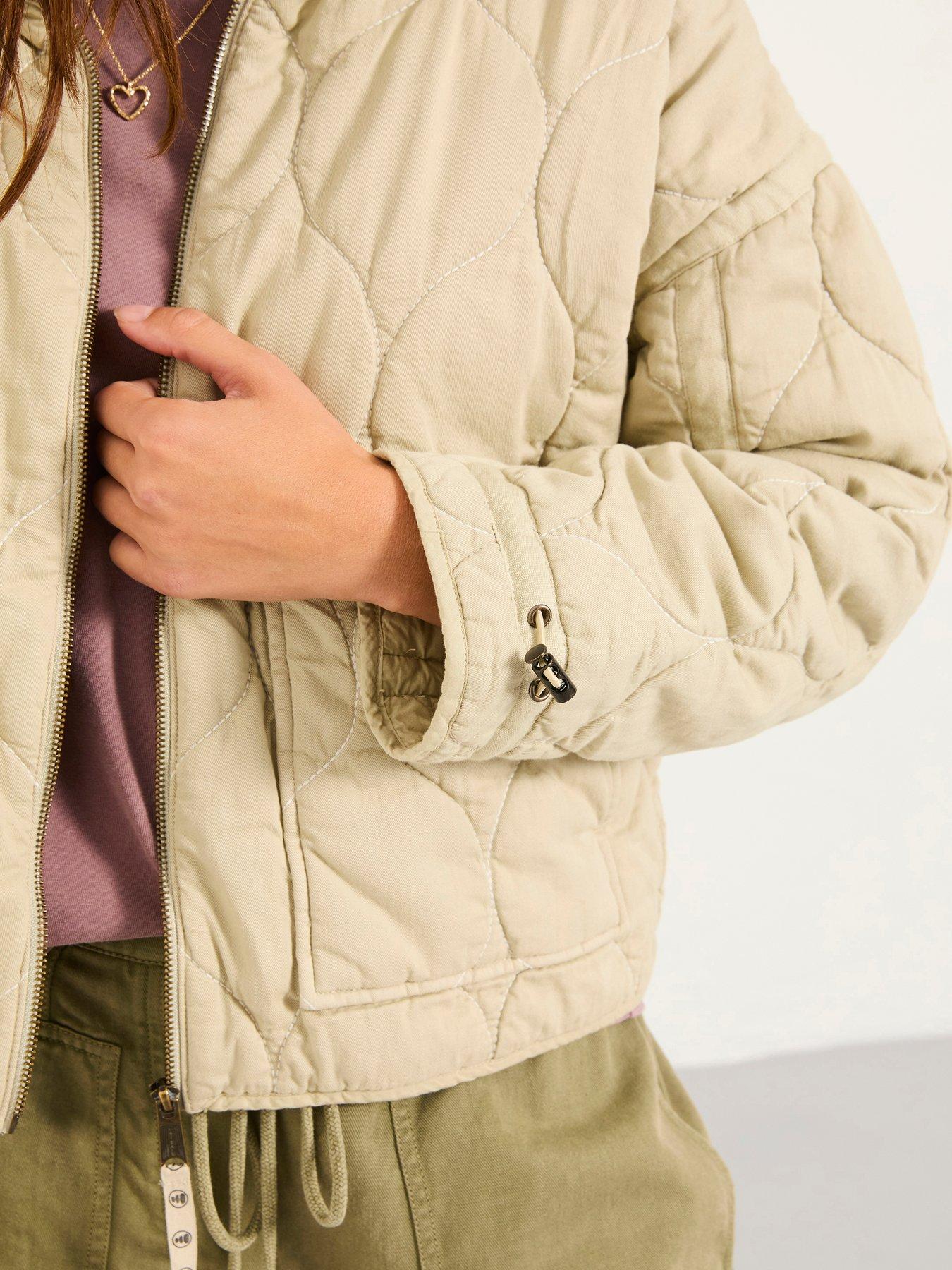fatface-maja-quilted-jacket-light-greenoutfit