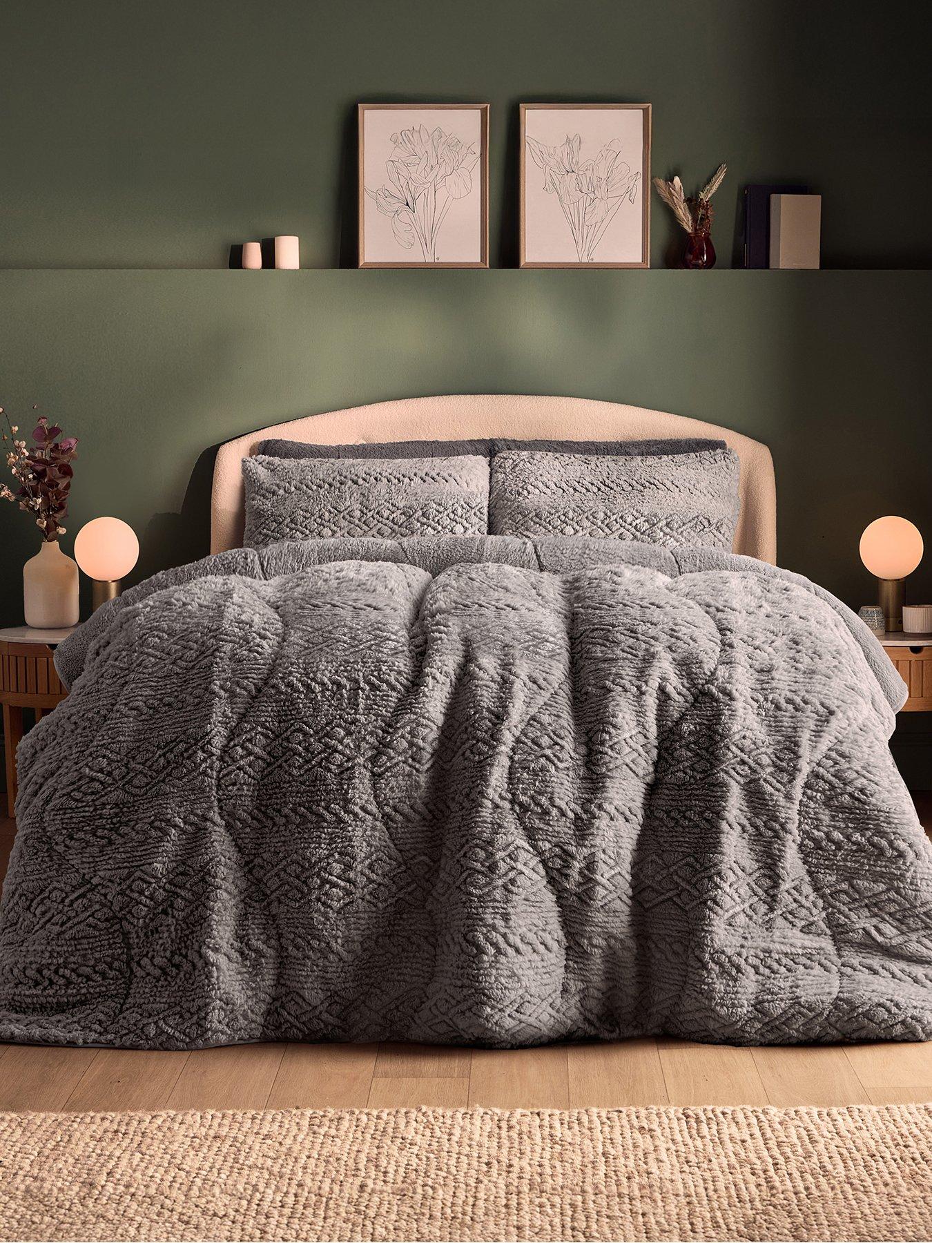 Silentnight Silentnight Teddy Fleece Coverless Duvet And Pillowcase Set - 10.5 Tog - Grey