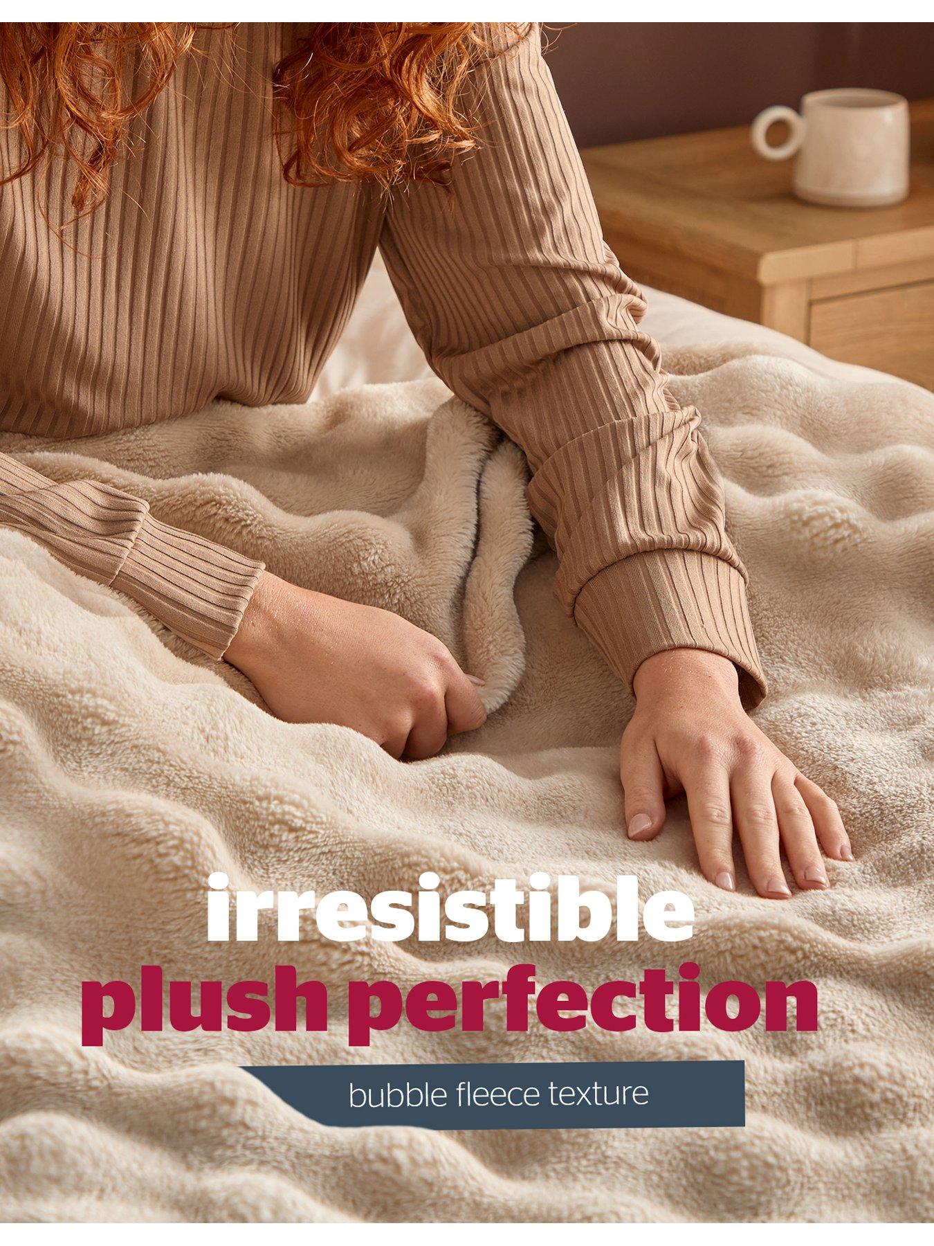 Image 3 of 7 of Silentnight Silentnight Bubble Fleece Giant Blanket - Natural