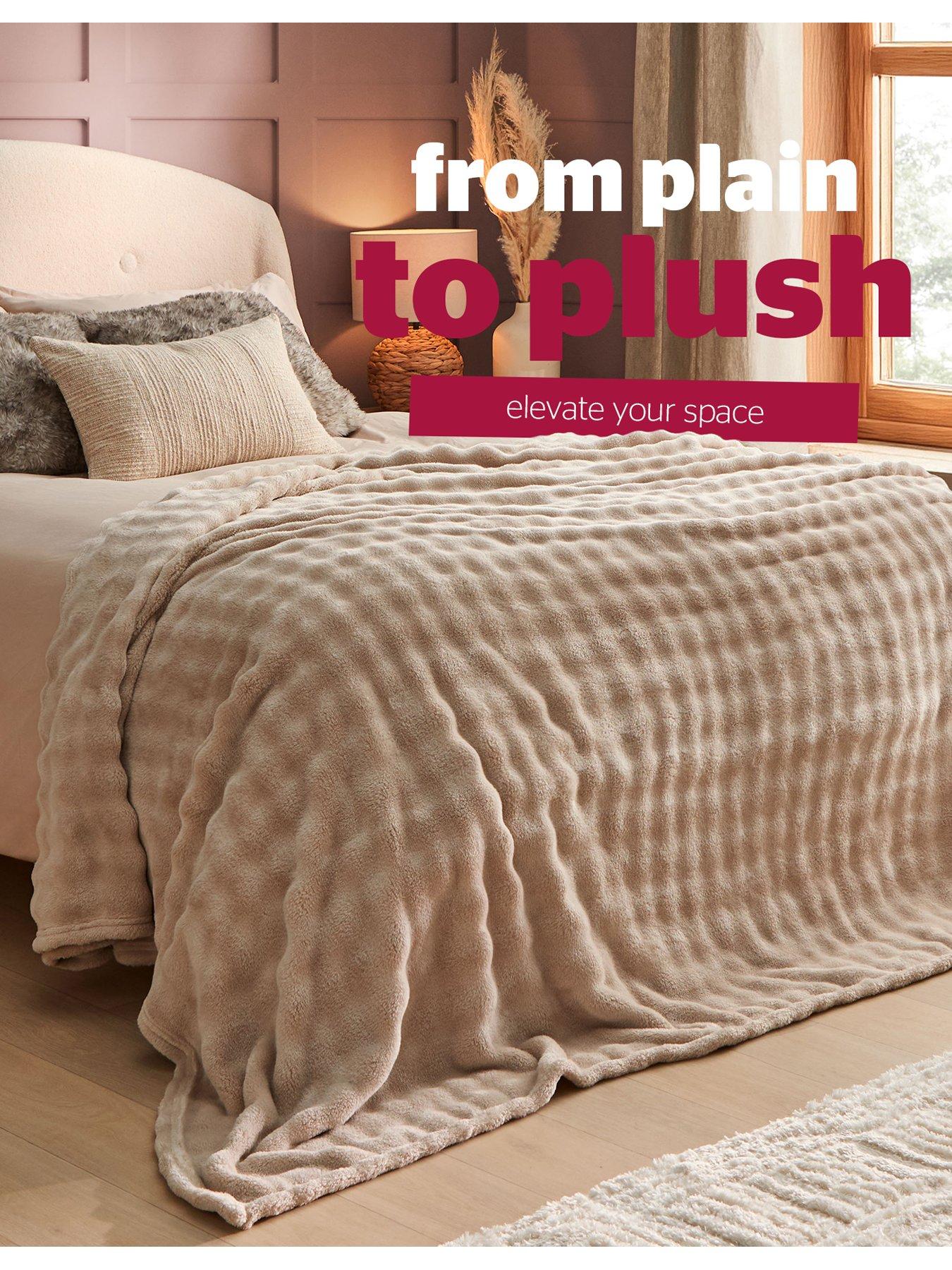 Image 4 of 7 of Silentnight Silentnight Bubble Fleece Giant Blanket - Natural