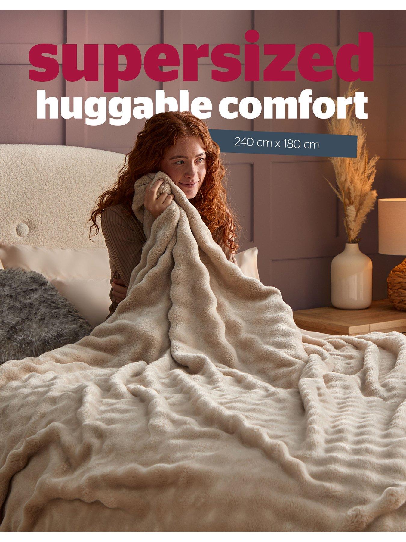 Image 6 of 7 of Silentnight Silentnight Bubble Fleece Giant Blanket - Natural