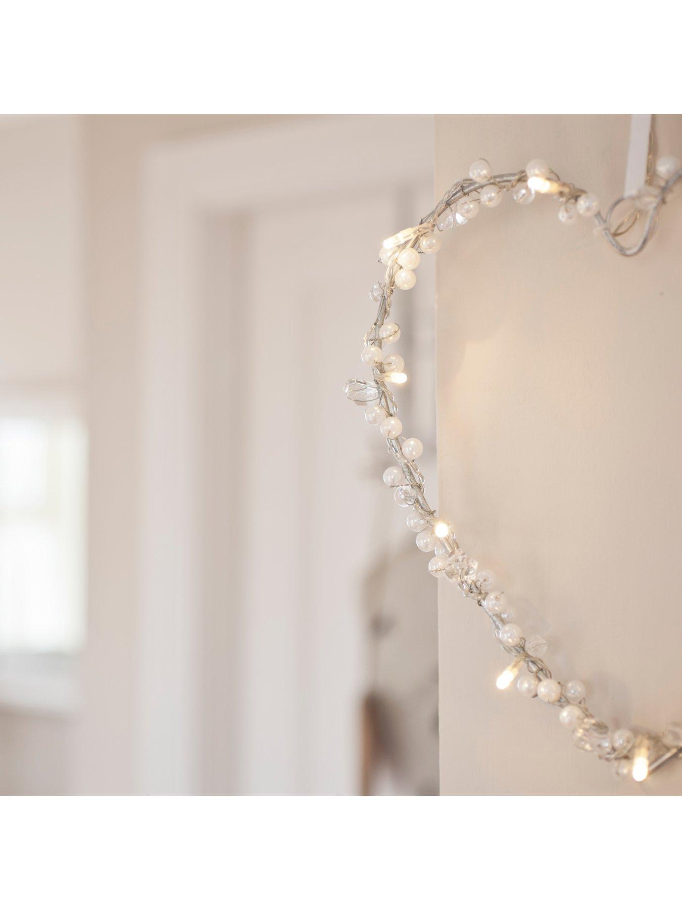lights4fun-heart-battery-fairy-light-wreathoutfit