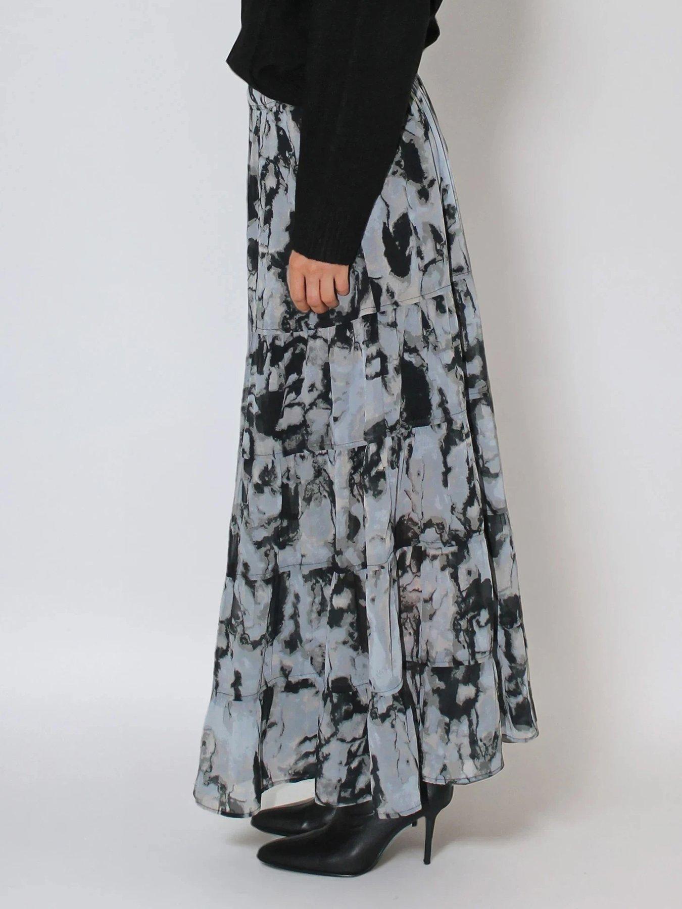 religion-citrine-tiered-abstract-maxi-skirt-blackdetail