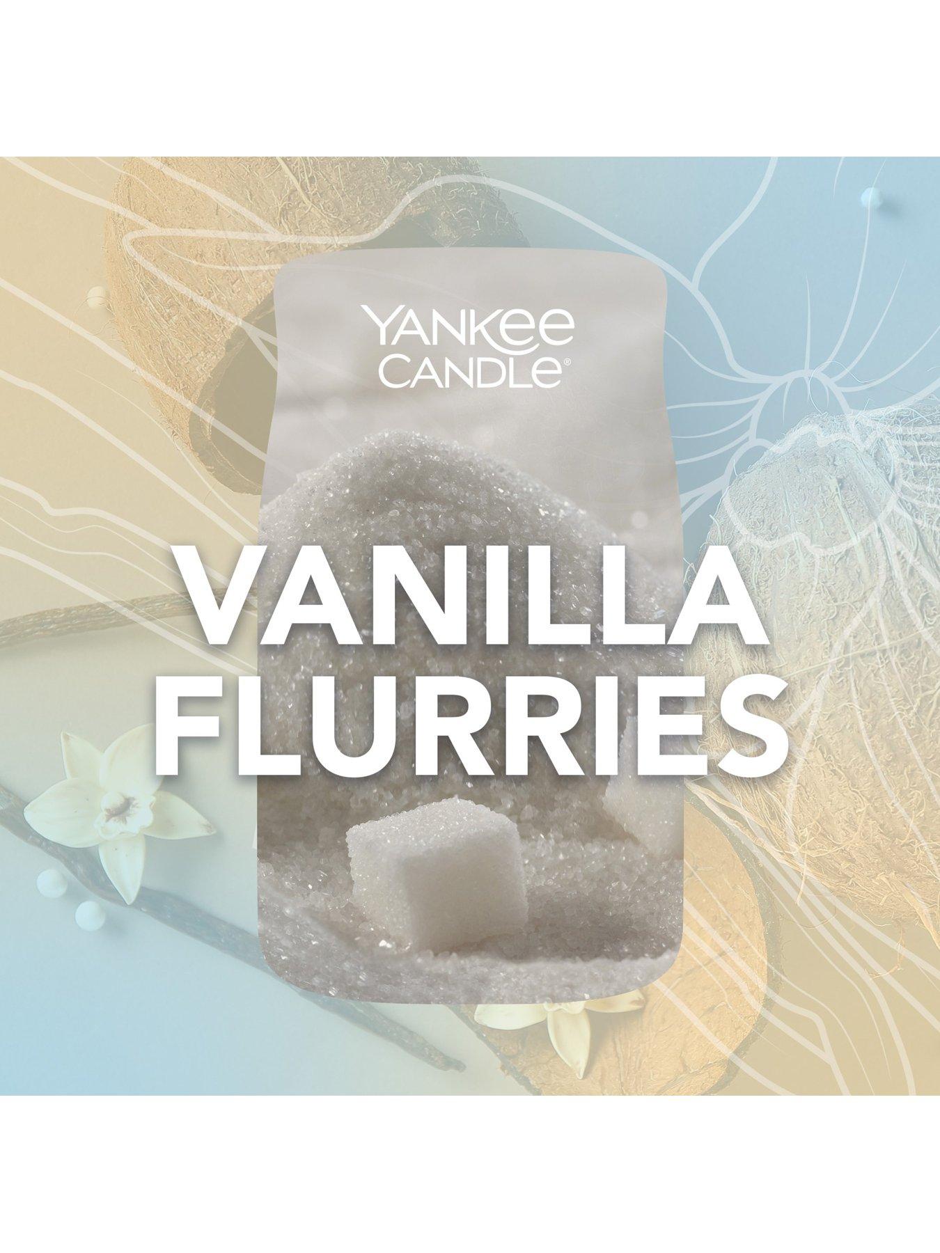 yankee-candle-signature-medium-jar-vanilla-flurriesoutfit