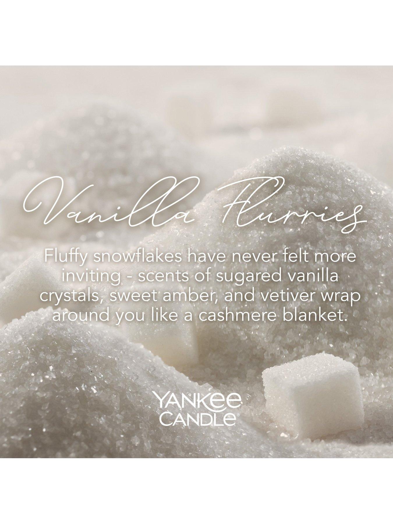 yankee-candle-signature-medium-jar-vanilla-flurriesdetail