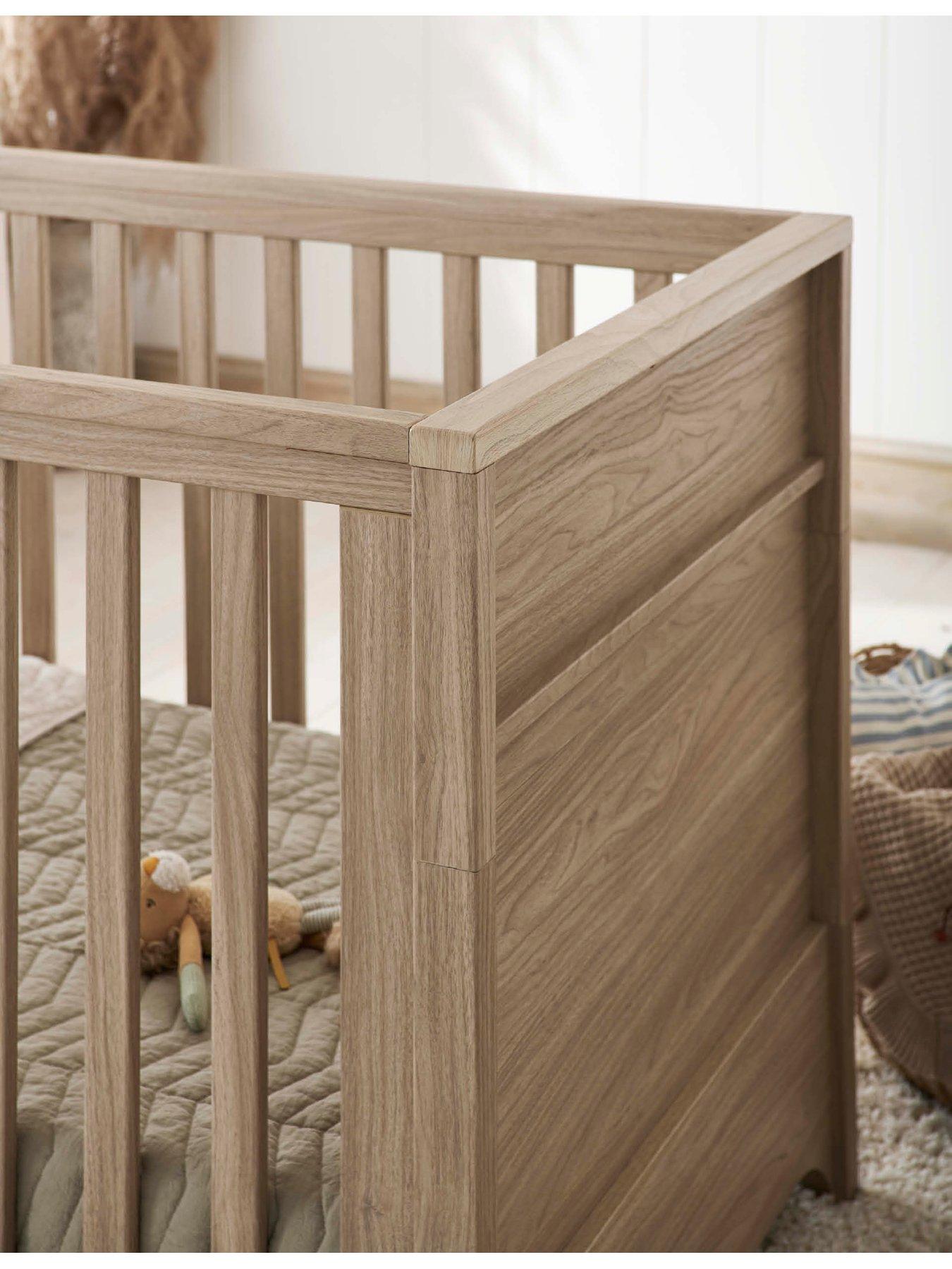 mamas-papas-barton-cot-bedoutfit