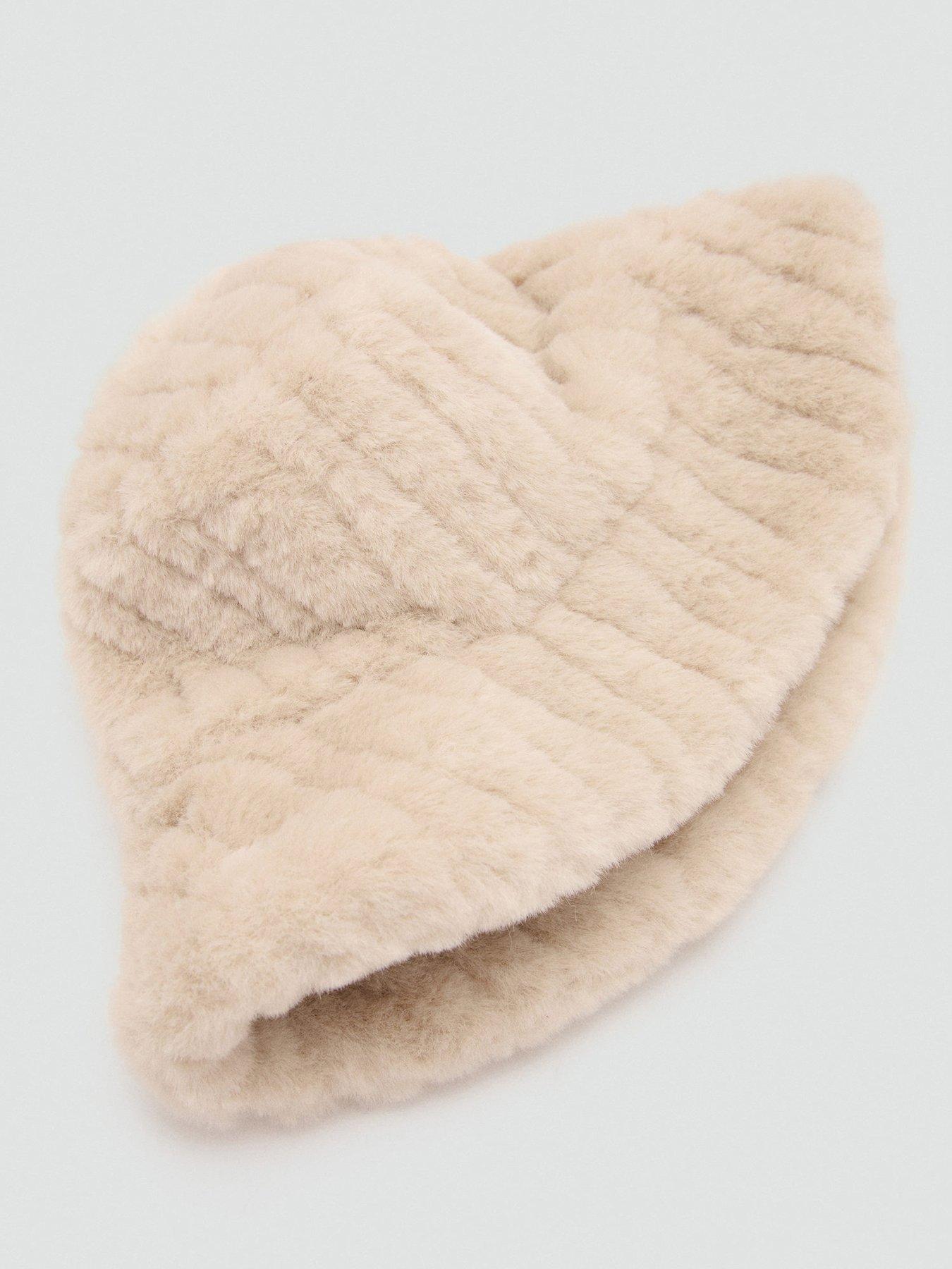 mango-faux-fur-bucket-hat-creamdetail