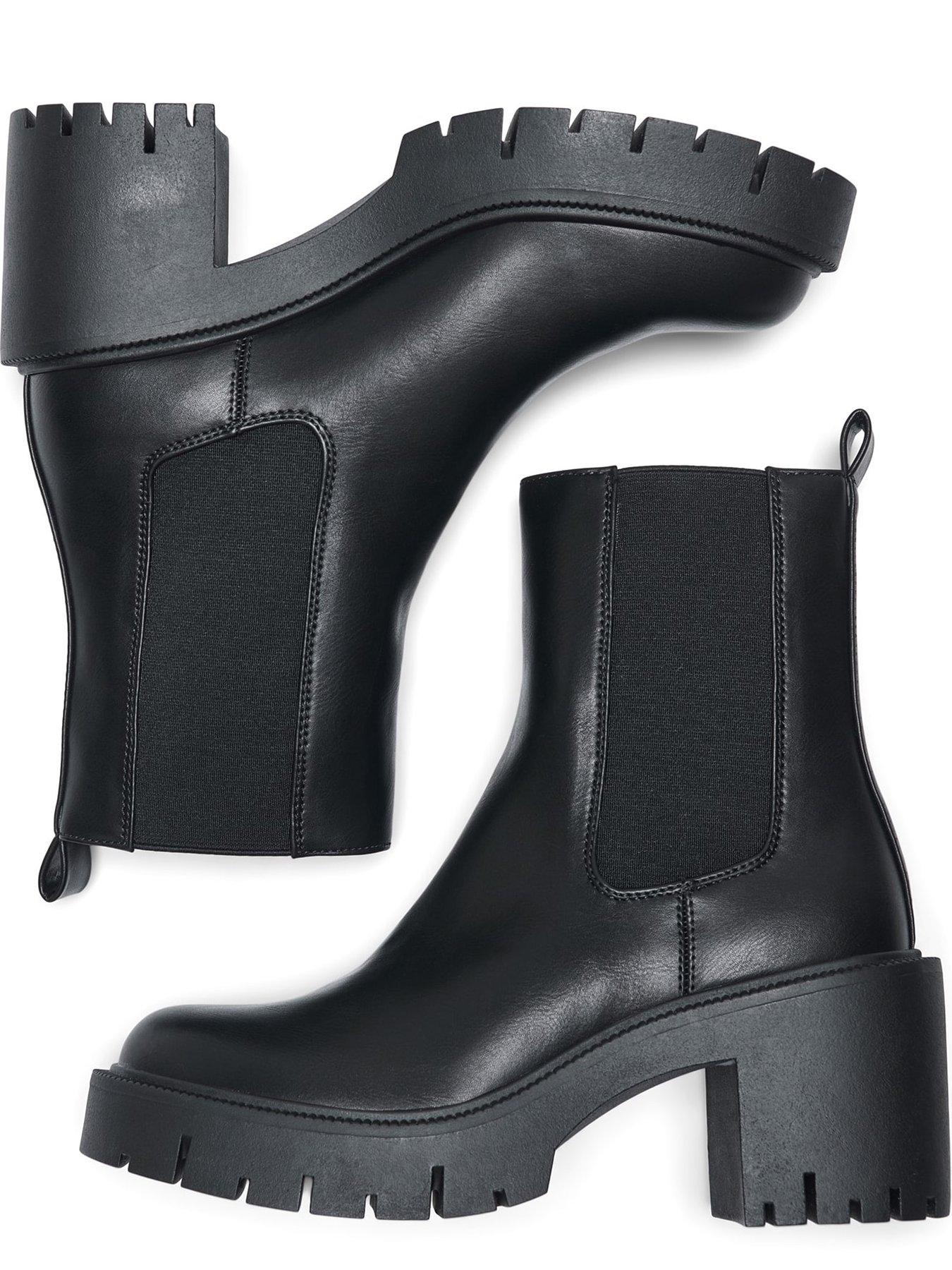 only-bluebell-chelsea-boot-blackoutfit