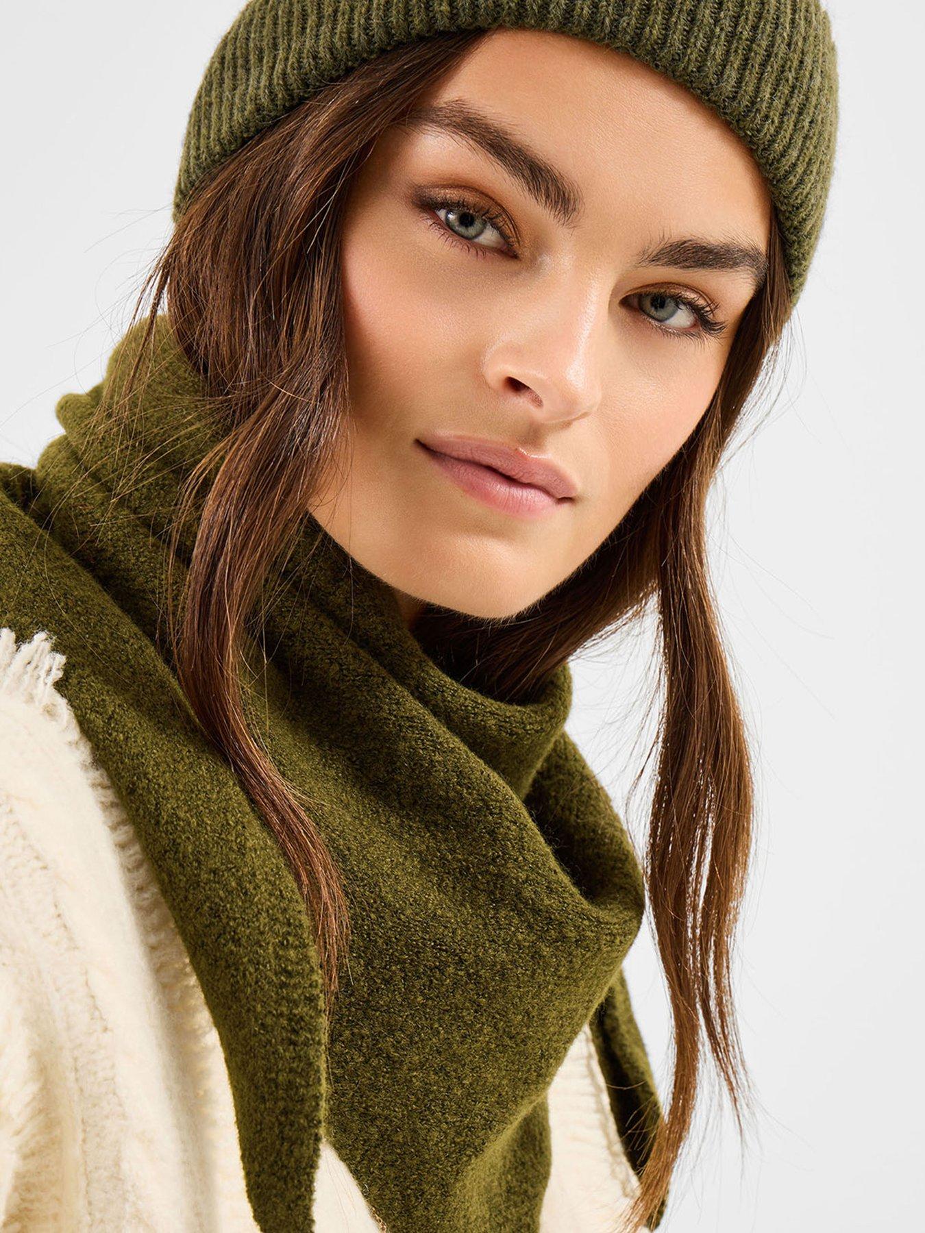 accessorize-knitted-neckerchief-olive-greenoutfit