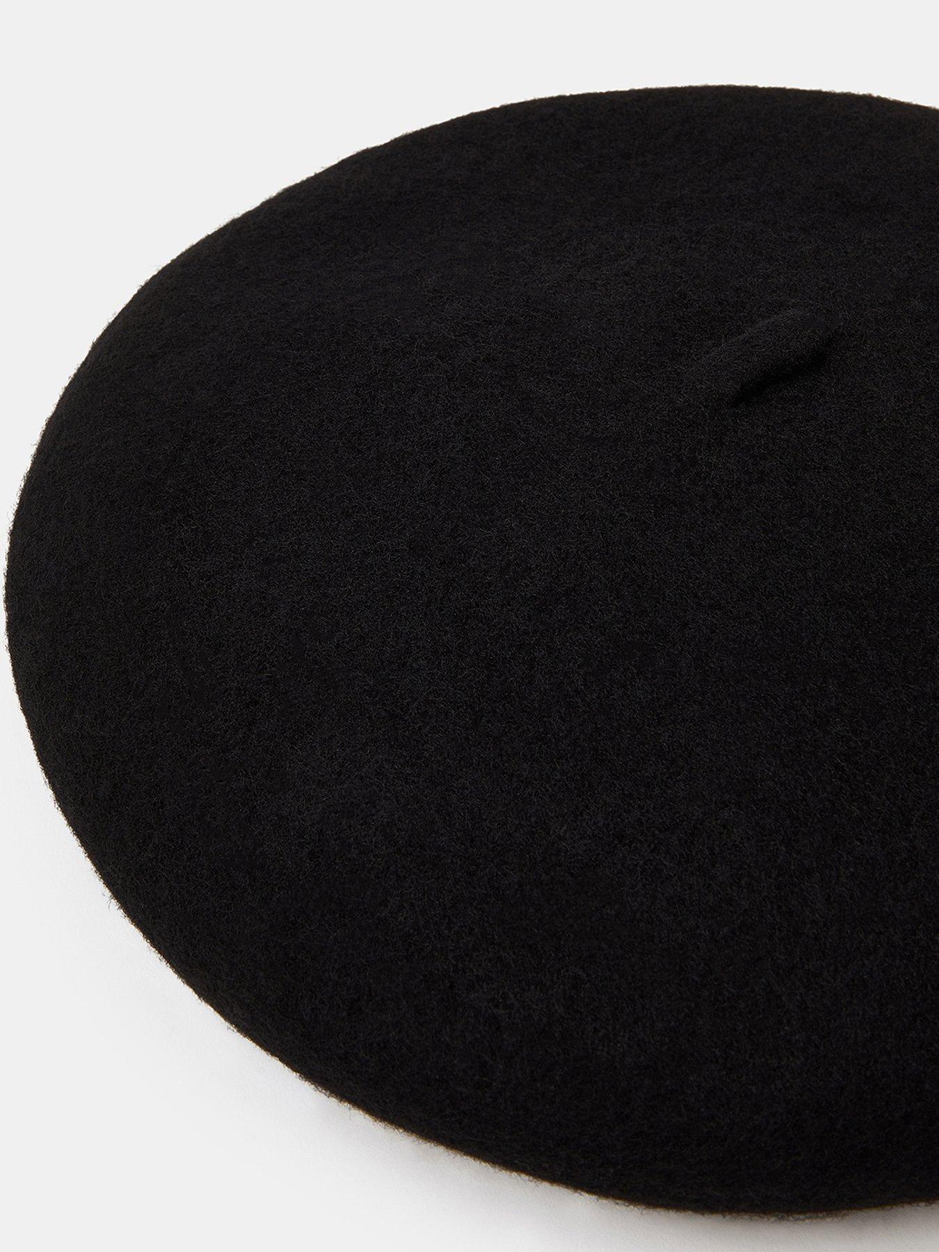 accessorize-plain-wool-beret-blackoutfit
