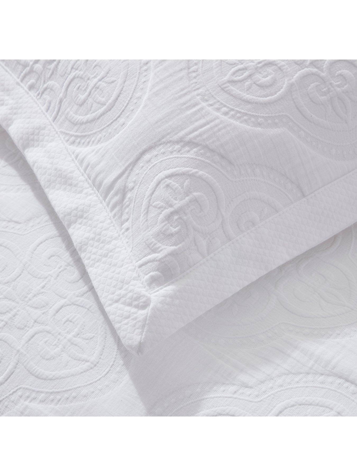 dusk-cannes-matelasse-range-bedspread-whiteoutfit