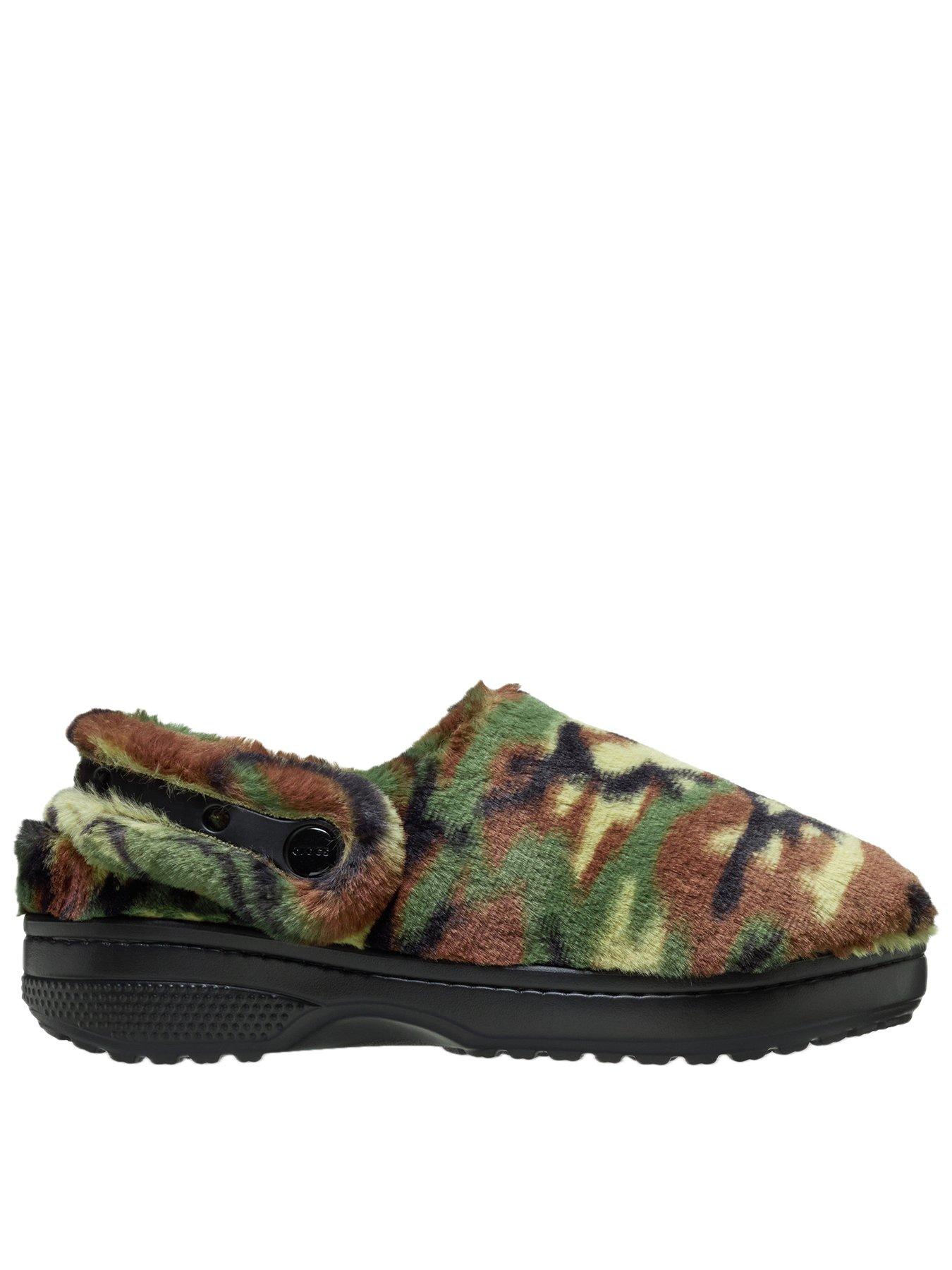 crocs-mens-classic-unforgettable-camo-clog-sandal