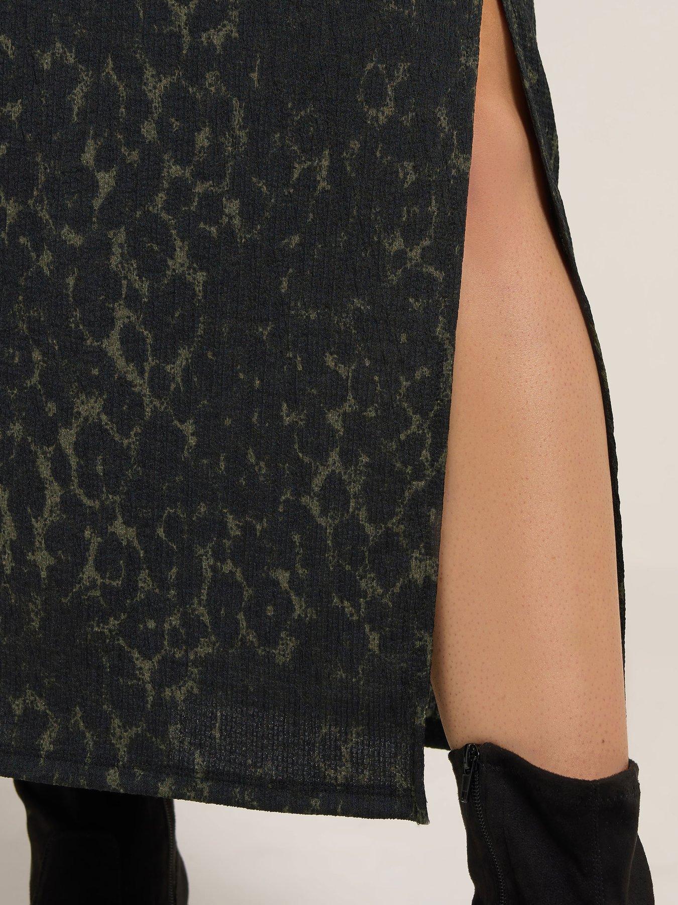 Image 4 of 4 of Yours Curve Textured Tube Skirt - Green