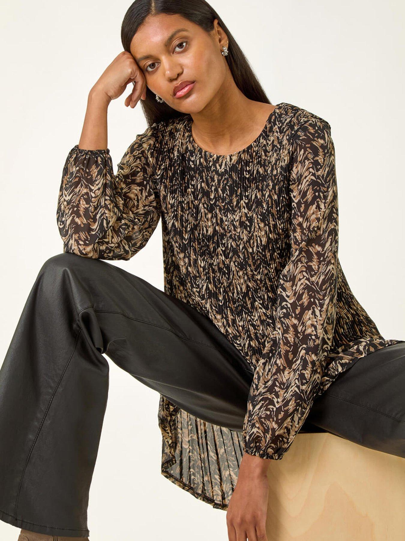 roman-abstract-print-pleated-top-blackoutfit