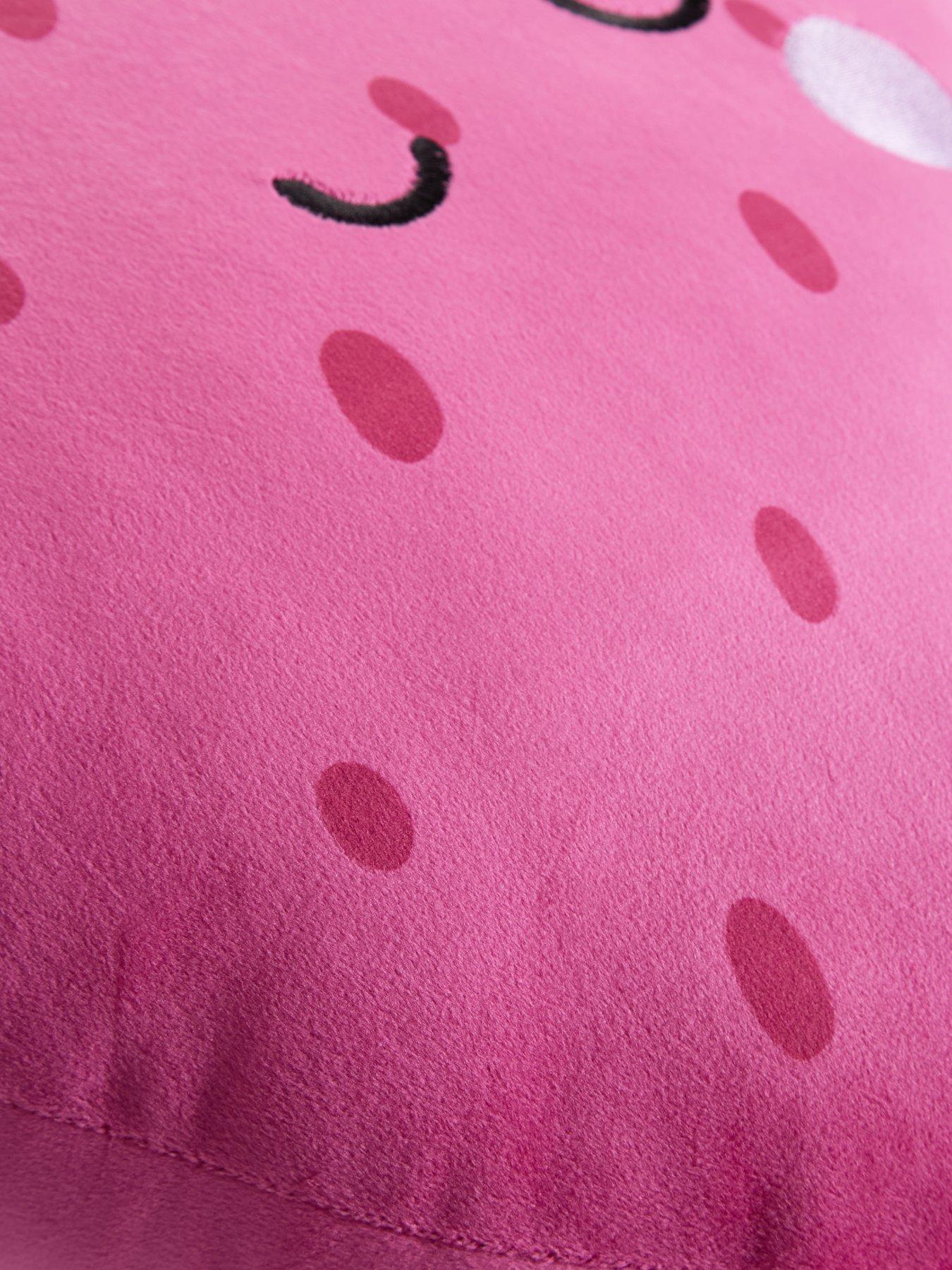 the-very-collection-strawberry-shaped-cushionoutfit