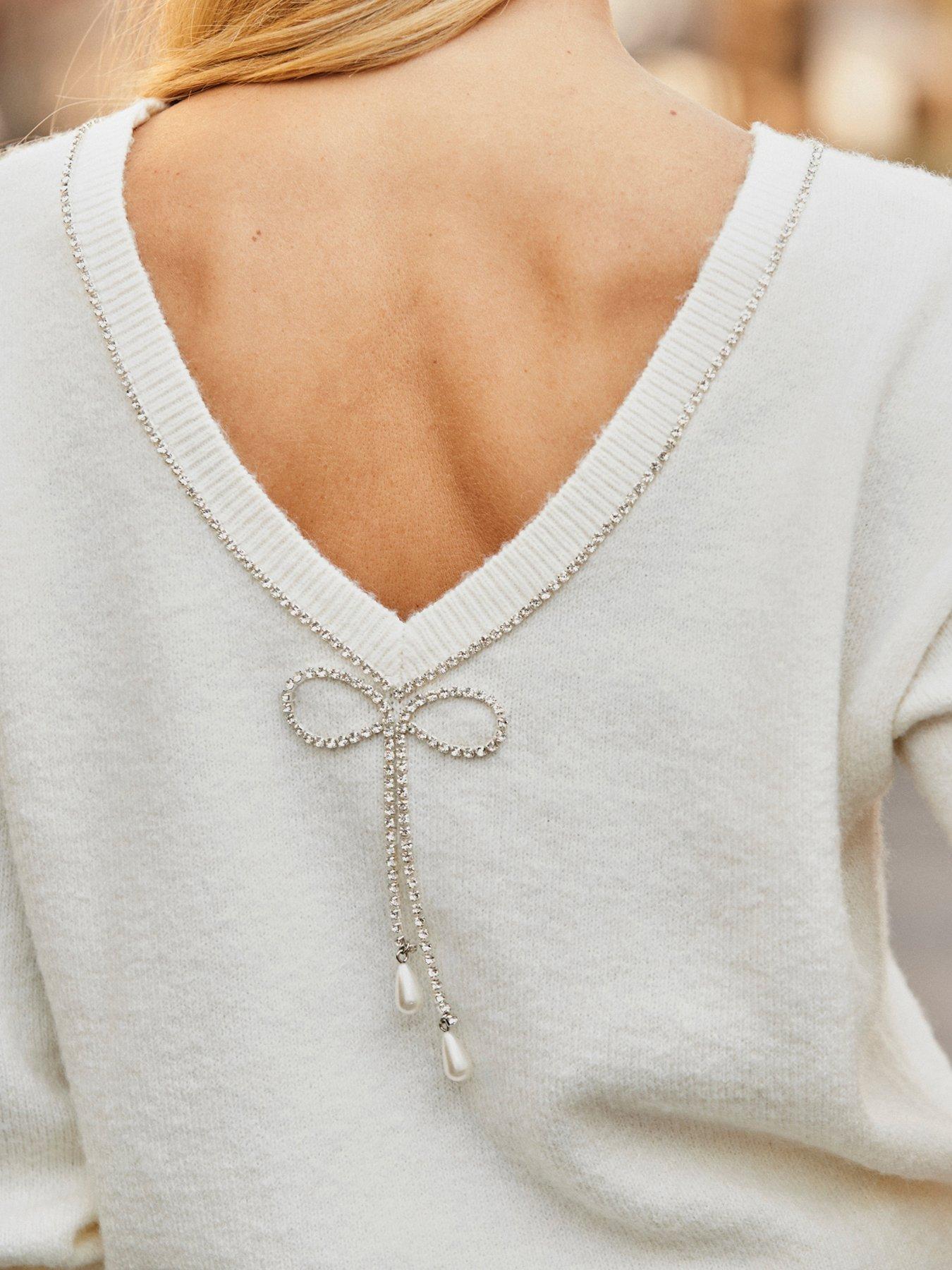 sosandar-diamante-bow-back-jumper-creamoutfit