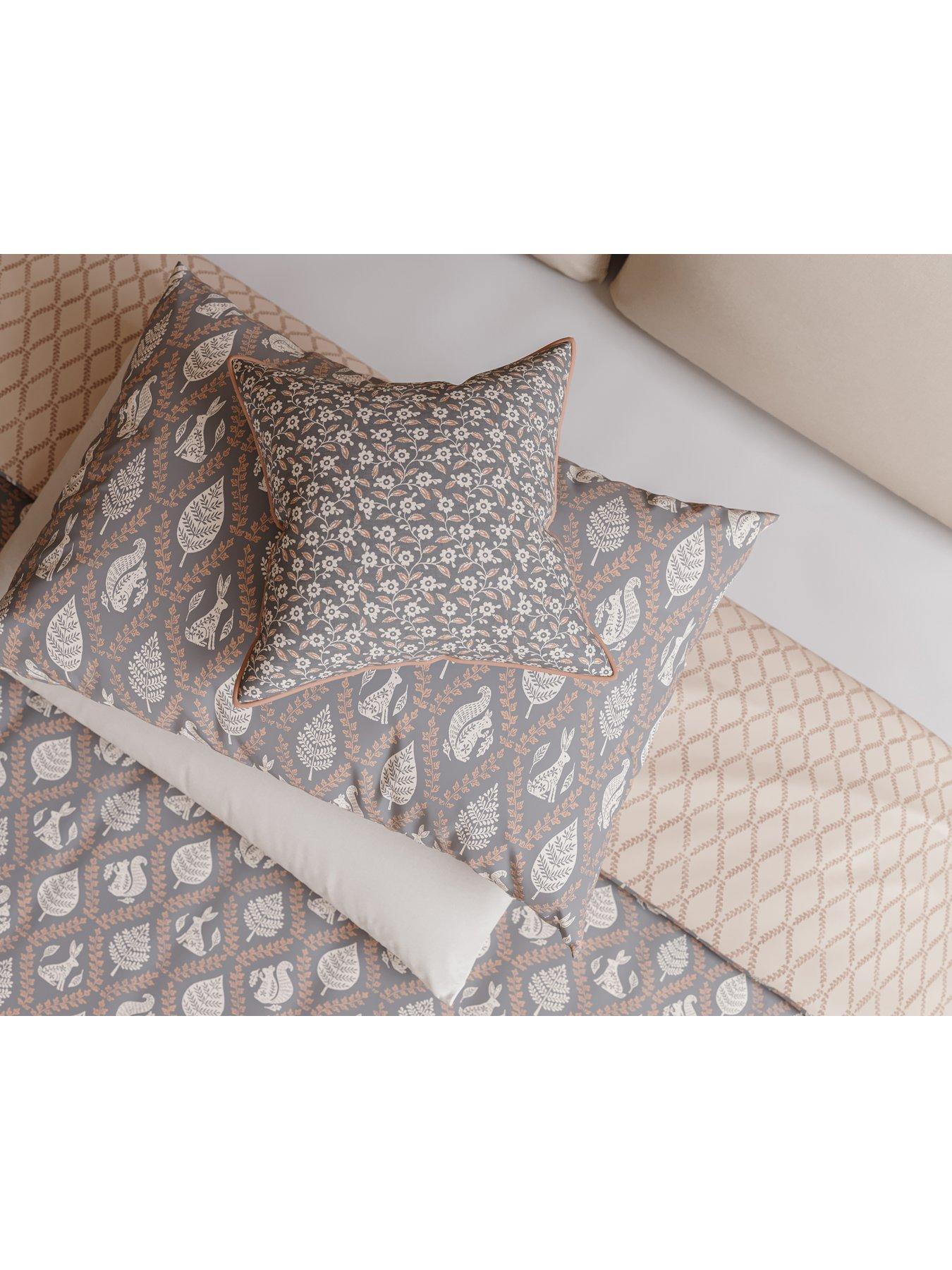 helena-springfield-woodland-trellis-duvet-cover-set-graphitecopperoutfit