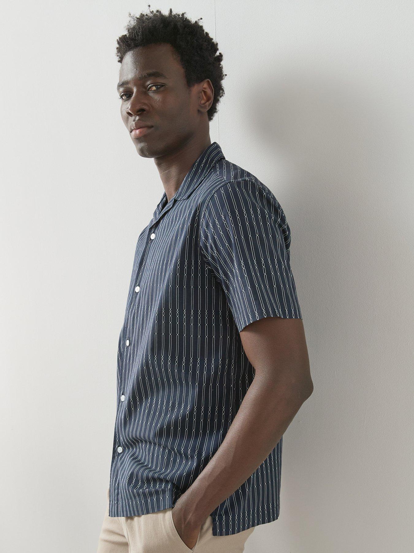 Image 4 of 7 of The Very Collection Printed Short Sleeve Shirt With Stretch - Navy