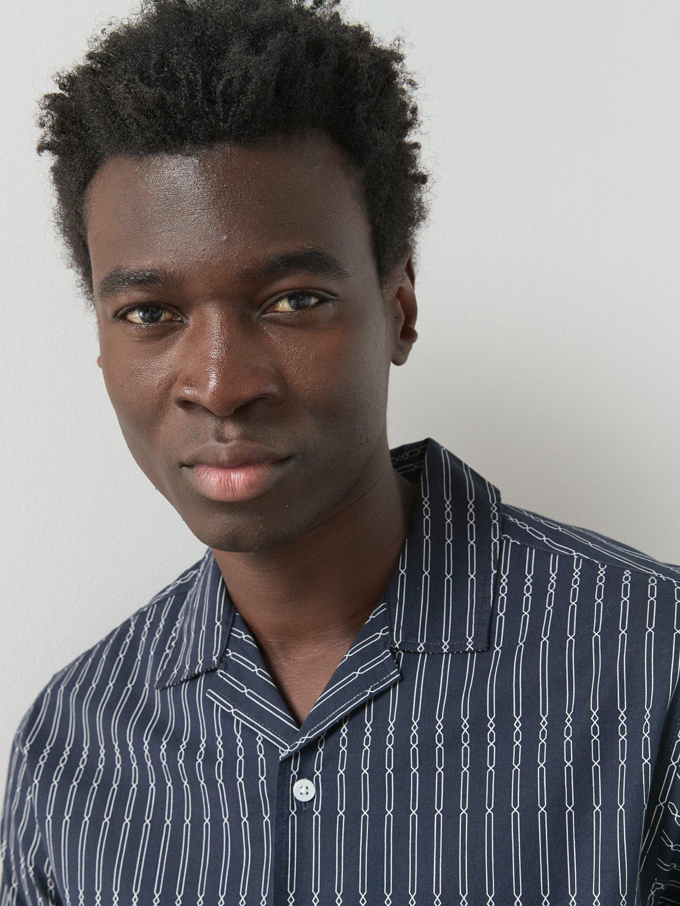 Image 6 of 7 of The Very Collection Printed Short Sleeve Shirt With Stretch - Navy